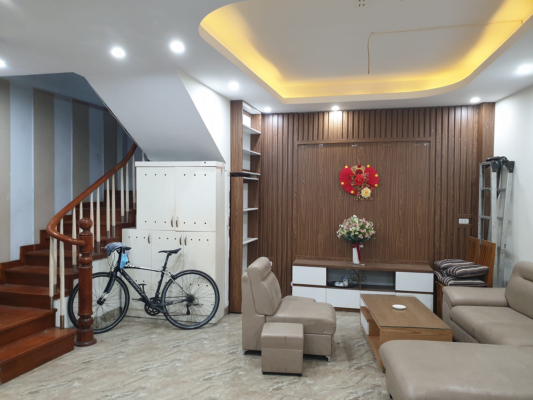 bán nhà ngõ 69 Xuân La Tây Hồ Lộng Gió, Cách 30m ô tô tránh 2 thoáng trước sau.