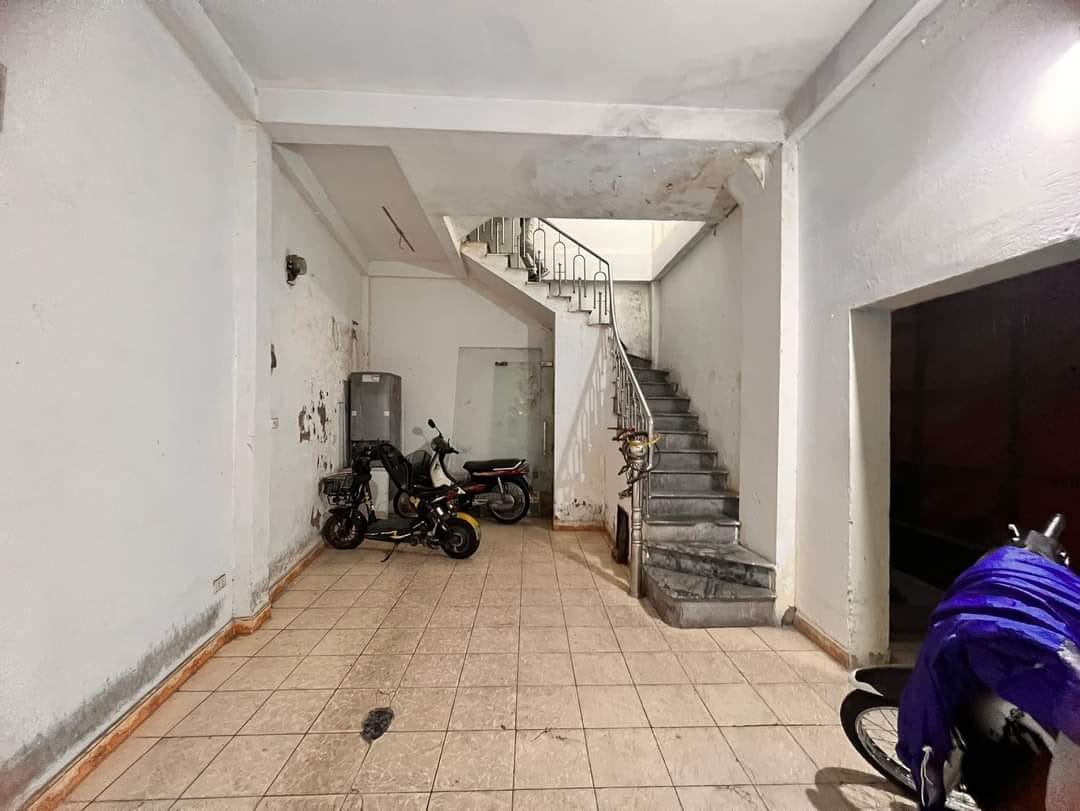 Bán nhà Lô Góc Ngõ 189 Nguyễn Ngọc Vũ, Cầu Giấy, ngõ to ô tô, cho thuê có dòng tiền, 76m 5t mt8 chỉ 7.8tỷ