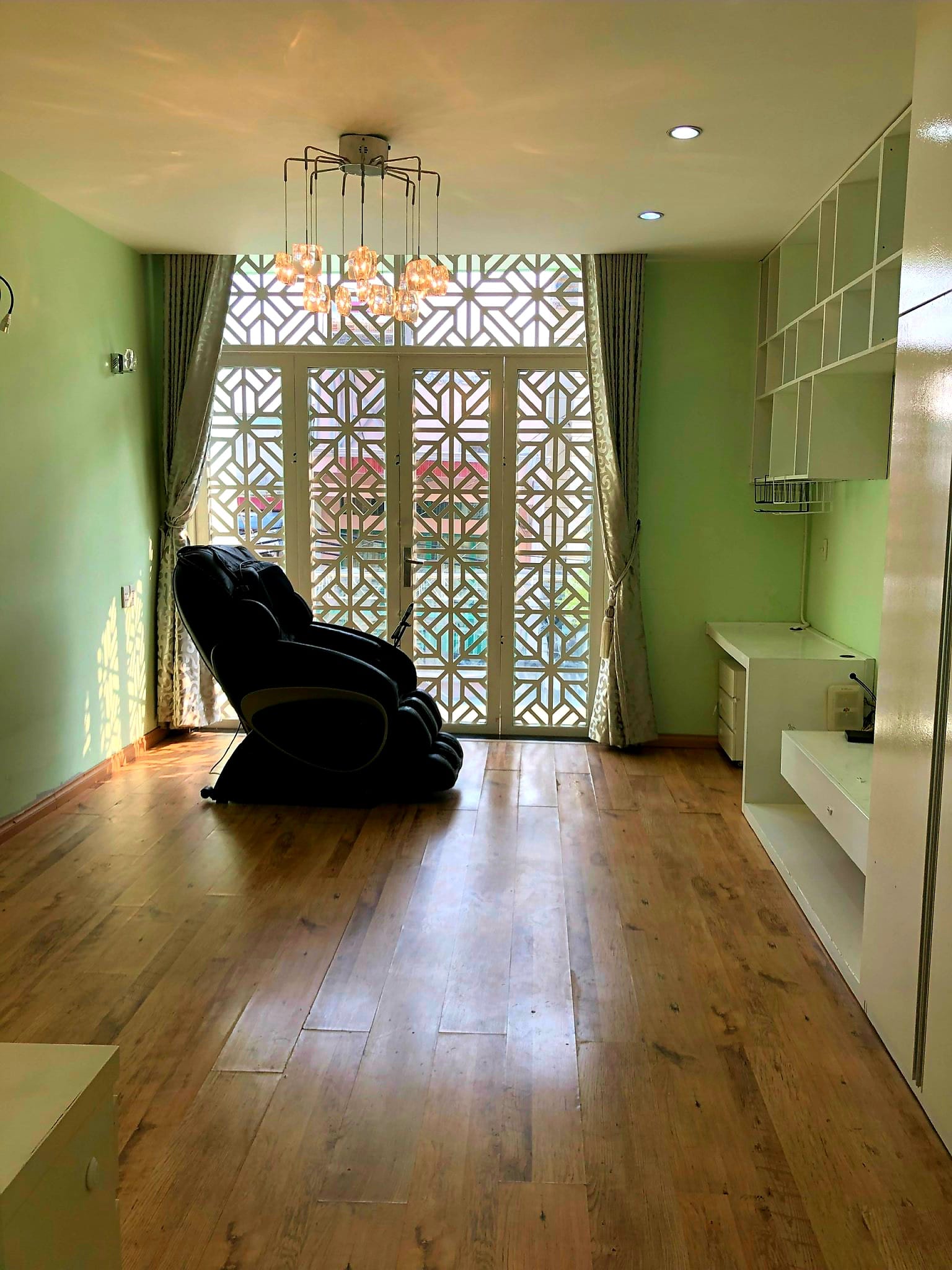 Bán nhà Đinh Tiên Hoàng Quận Bình Thạnh. DT ngang 4m2. Giá nhỉnh 5 tỷ