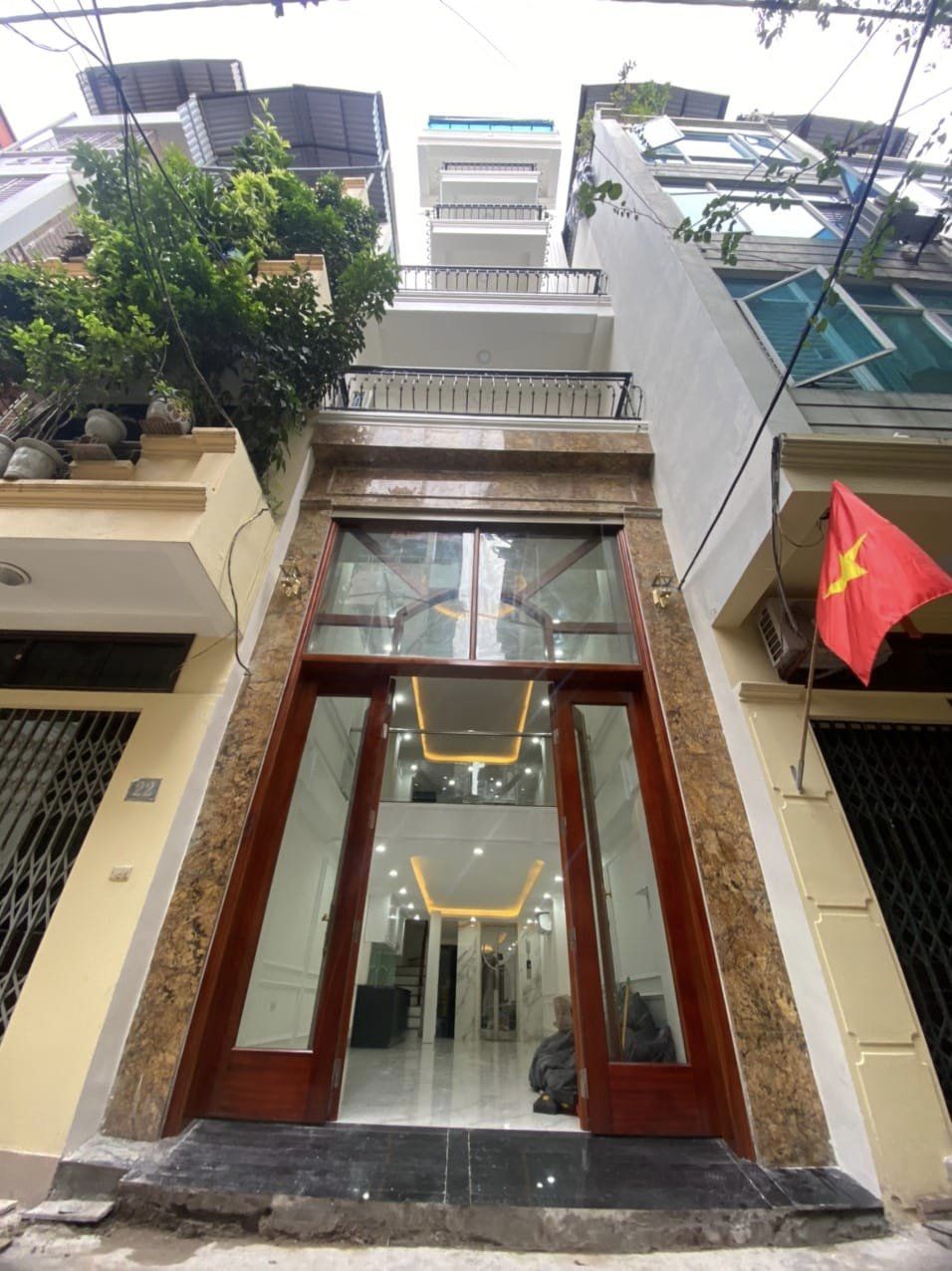 Bán nhà phố Nhân Hòa, Quận Thanh Xuân 41m2 7 tầng 10 tỷ mới đẹp thang máy ô tô đỗ cửa ô tô vào nhà.