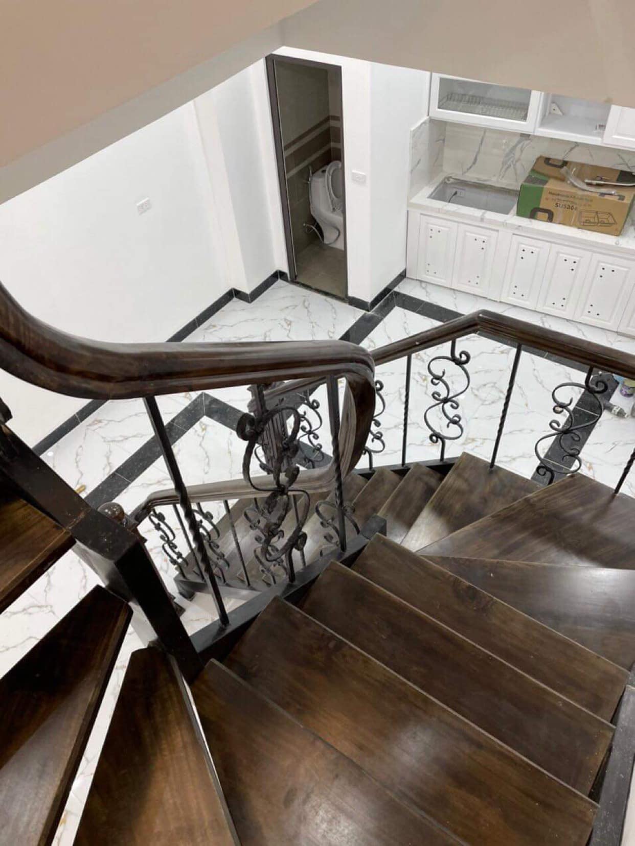 Bán Gấp, Nhà mới Nguyễn Đình Hoàn - Cầu Giấy thoáng trước sau, Sát mặt phố - 64m2 - 4,9 tỷ