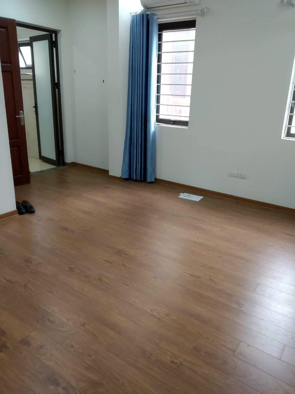 Nhà dân tự xây- mặt ngõ Ngọc Thụy: ô tô- ngõ thông- mặt tiền gần 7m