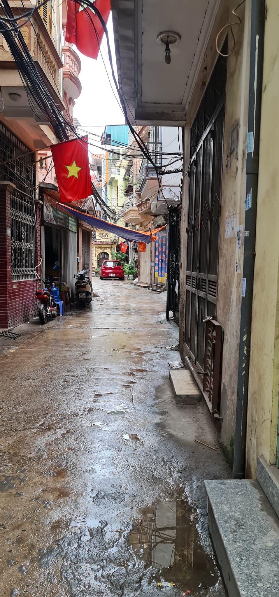 Chỉ 1.95 tỷ có ngay nhà 4 tầng phố Lê Trọng Tấn ô tô đỗ cổng