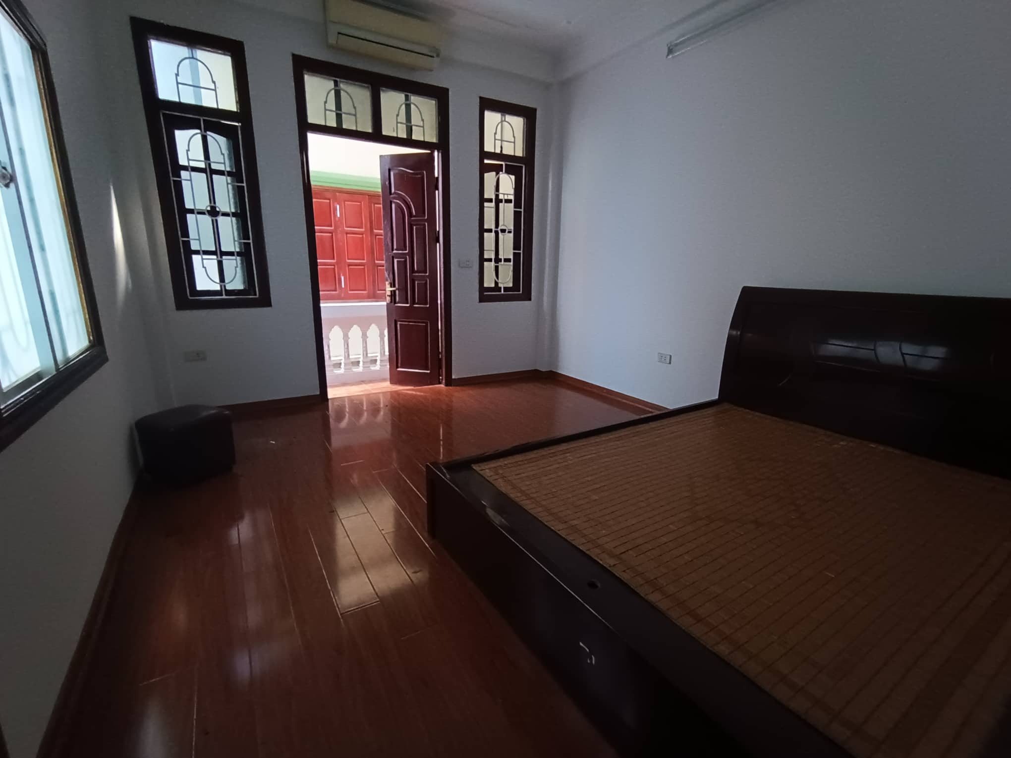 BÁN NHÀ NGÕ 318 ĐÊ LA THÀNH, ĐỐNG ĐA, 75M2, 6 NGỦ, CAM KẾT GIÁ RẺ NHẤT THỊ TRƯỜNG, TẶNG FULL NỘI THẤT.