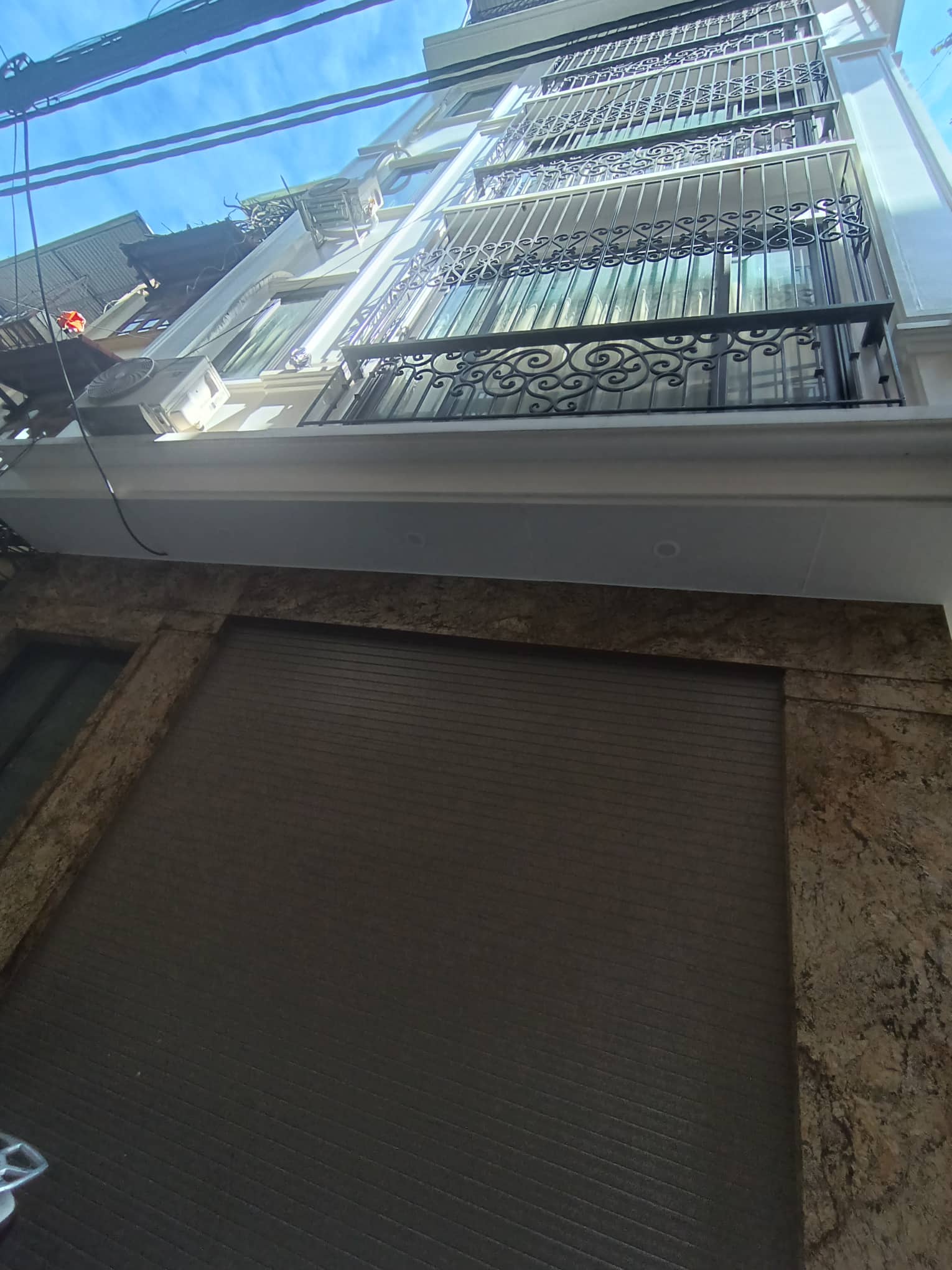 BÁN NHÀ NGÕ 318 ĐÊ LA THÀNH, Ô CHỢ DỪA, ĐỐNG ĐA, SÁT CHỢ, GIÁ ĐẦU TƯ, 65M2.