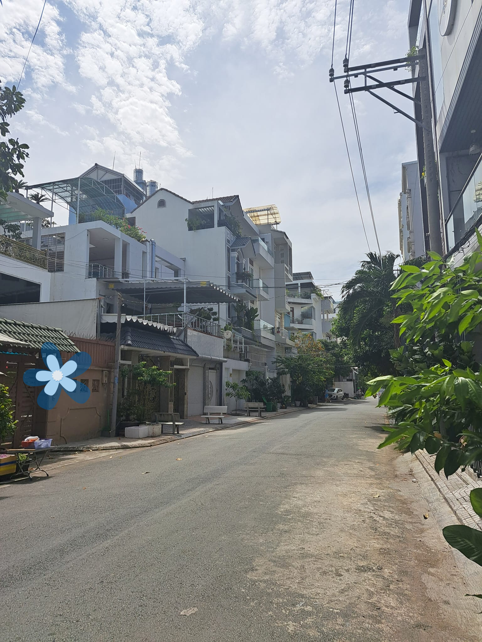 BÁN NHÀ MỚI MẶT TIỀN ĐƯỜNG SỐ XE 7 CHỔ QUAY ĐẦU Q7