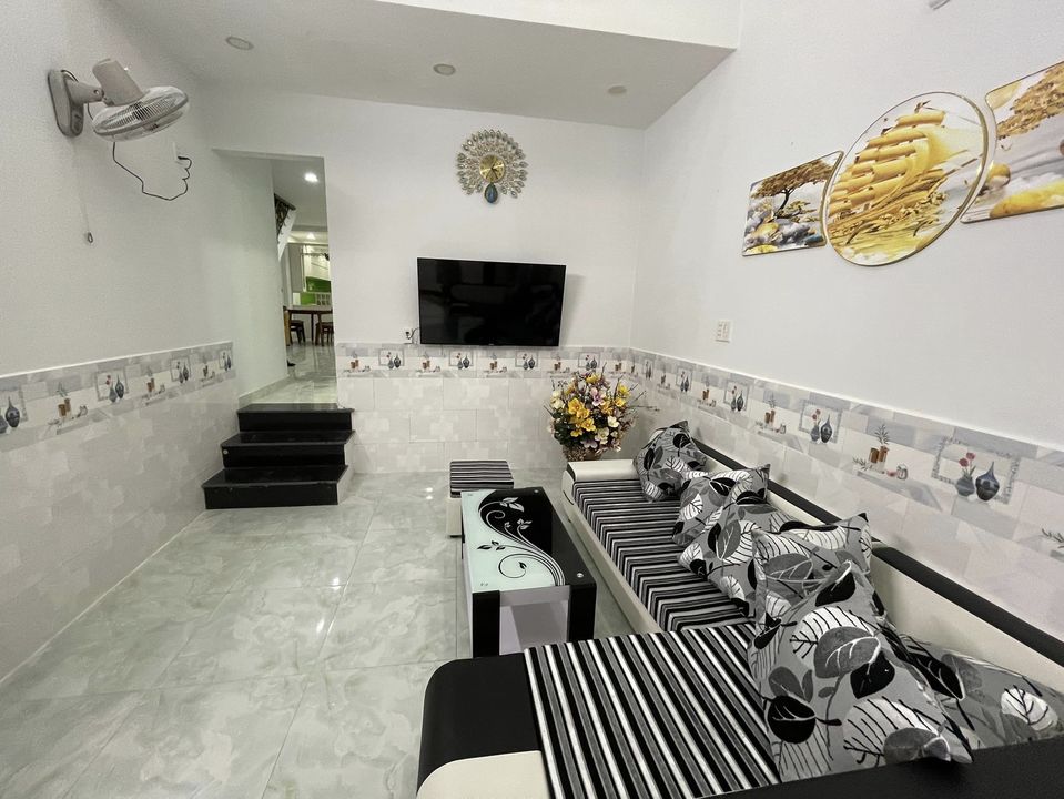 Bán nhà Nơ Trang Long Quận Bình Thạnh. DT 3.05 x 11 m. Giá nhỉnh 6 tỷ.