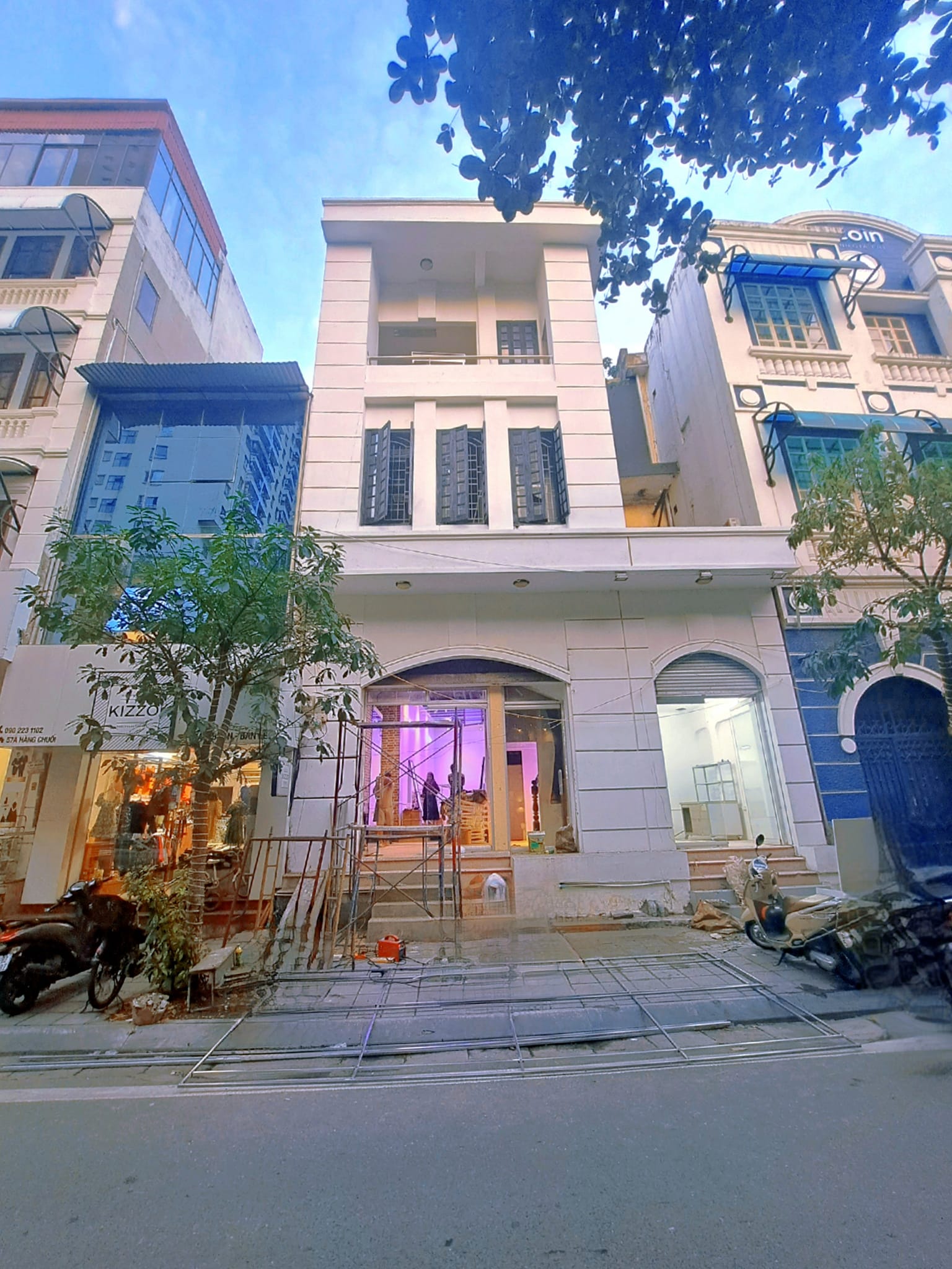 Bán nhà mặt phố Tô Ngọc Vân, Tây Hồ, đoạn đẹp nhất phố, 100m2, 6m mặt tiền, 50 tỷ