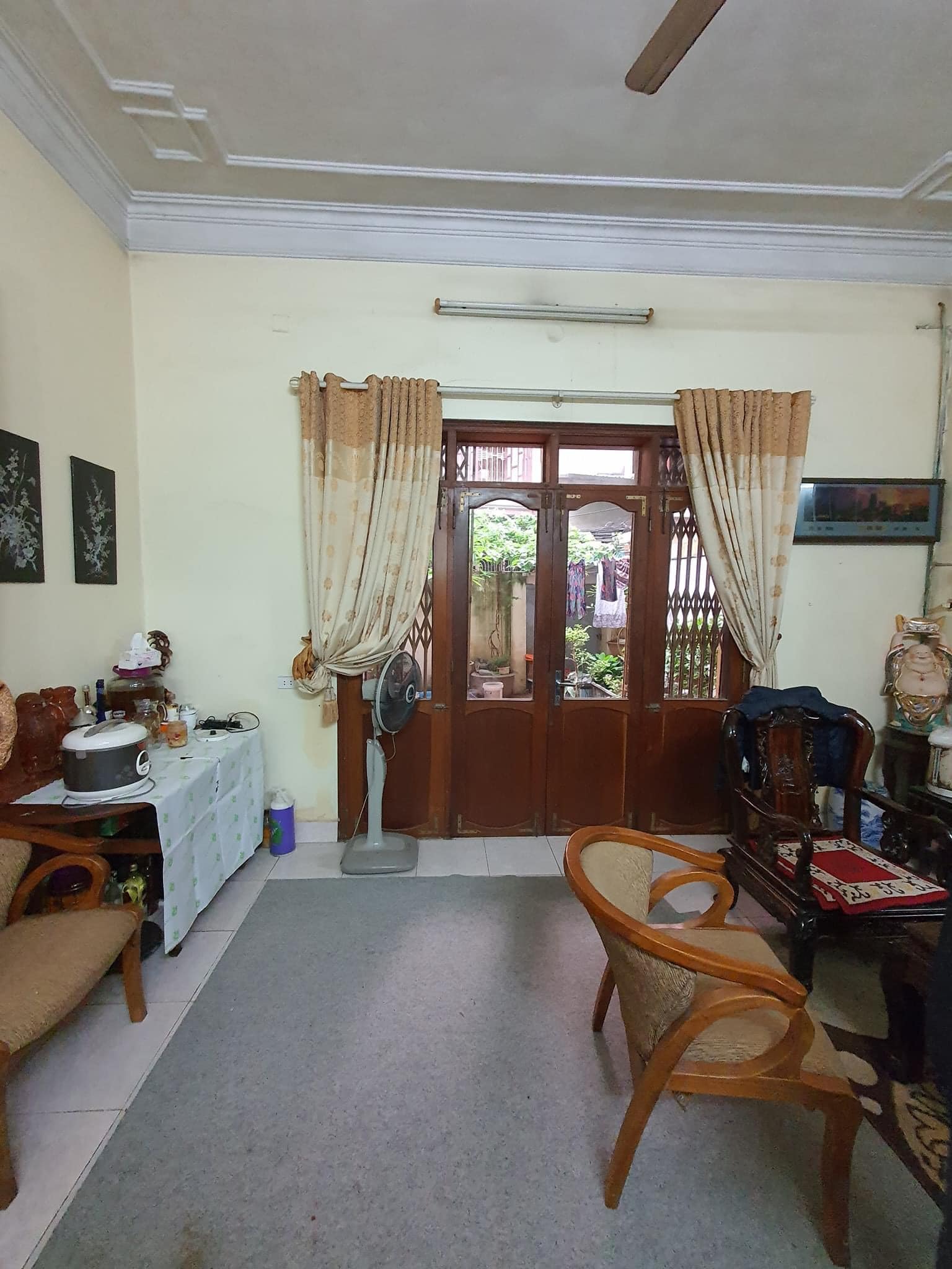 Bán Nhà Phố Hoàng Cầu, Mặt Tiền Quyền Lực. Giá 210 Triệu/m2