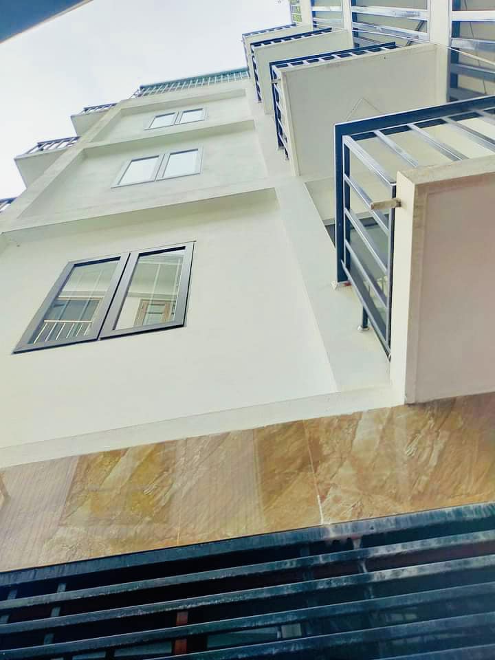 Số đo chuẩn hậu: nhà Ngọc Thụy 5 tầng- mặt tiền 5m- lô góc- 50m ra đường ô tô- an sinh đỉnh