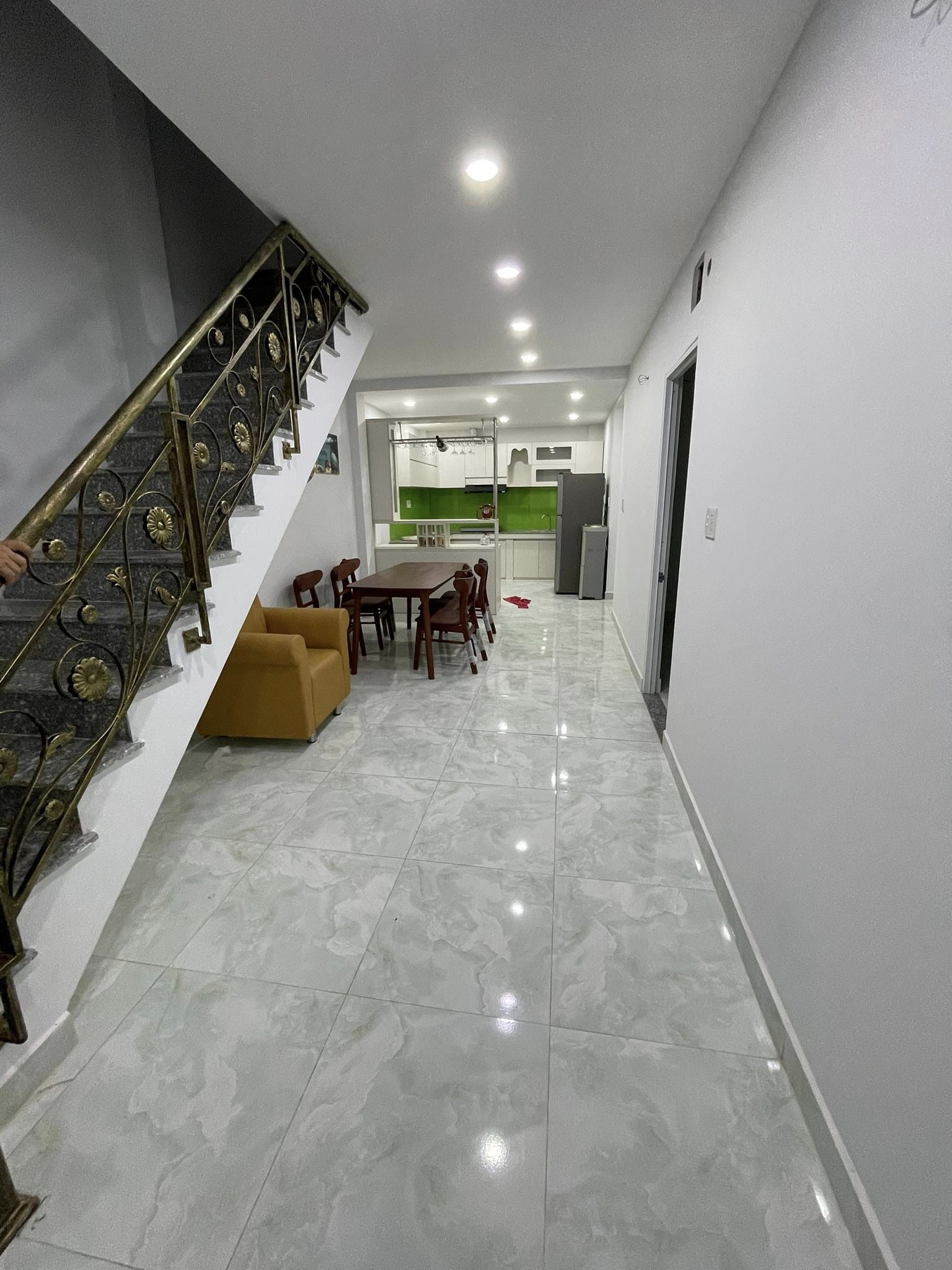 BÁN NHÀ NỞ HẬU 2 TẦNG 8 PHÒNG NGỦ NHÀ MỚI CÁCH TRẦN XUÂN SOẠN Q.7 20M