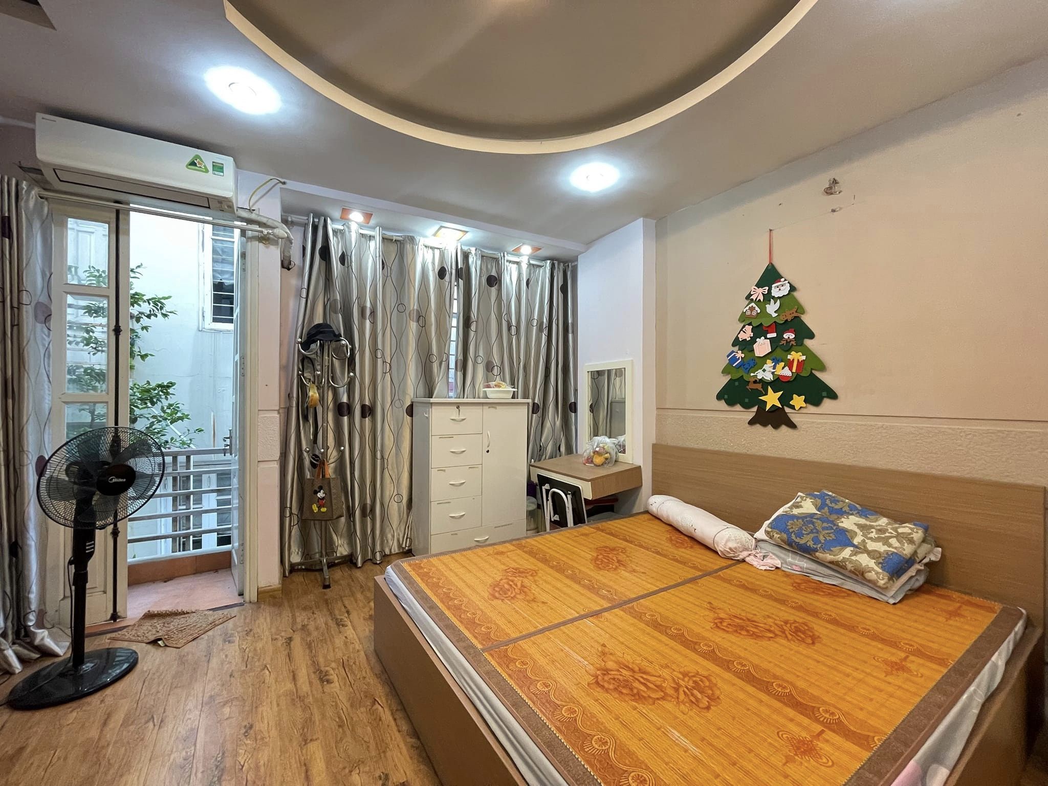 HIẾM!! Ngõ Rộng 4m Đường Láng- Diện tích 32m2 - 5 Tầng- Mặt Tiền 4.5m- Giá 4.5 Tỷ.