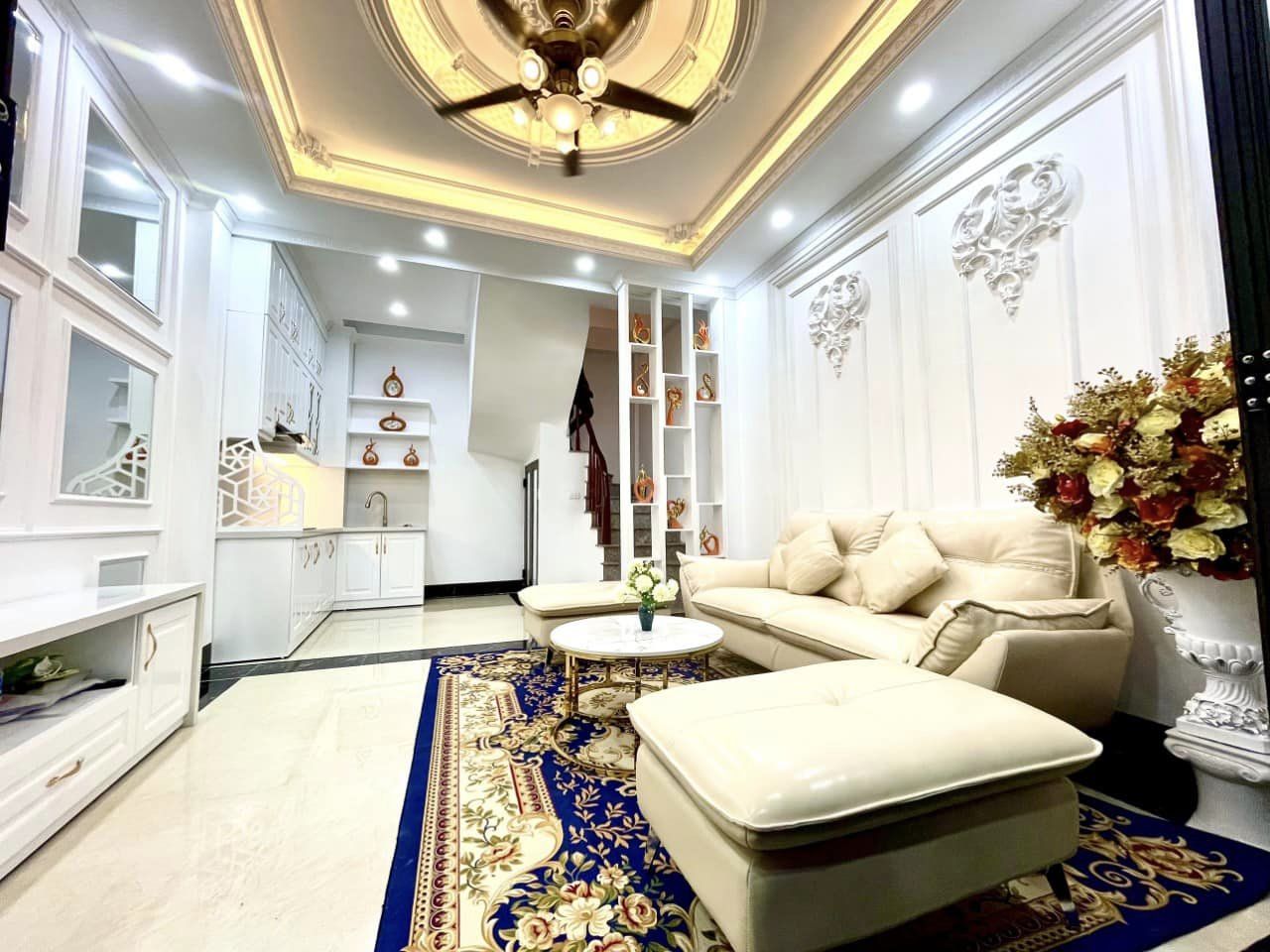 Bán nhà mặt ngõ Pháo Đài Láng 35m2x5Tầng, kinh doanh, full Nội thất, giá 4,9 tỷ.