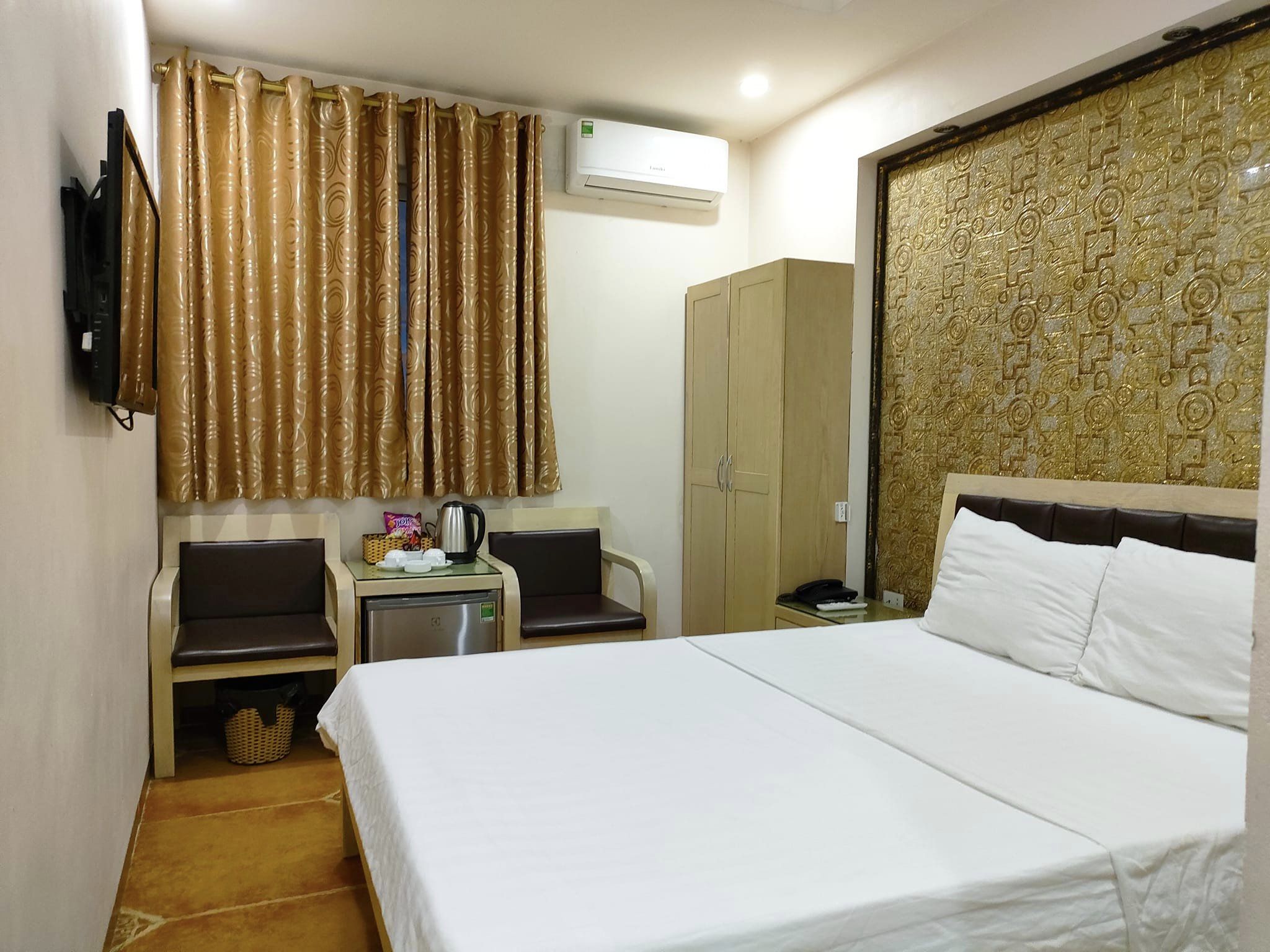 Bán khách sạn phố Trần Quốc Hoàn 80m giá 25.5 tỷ