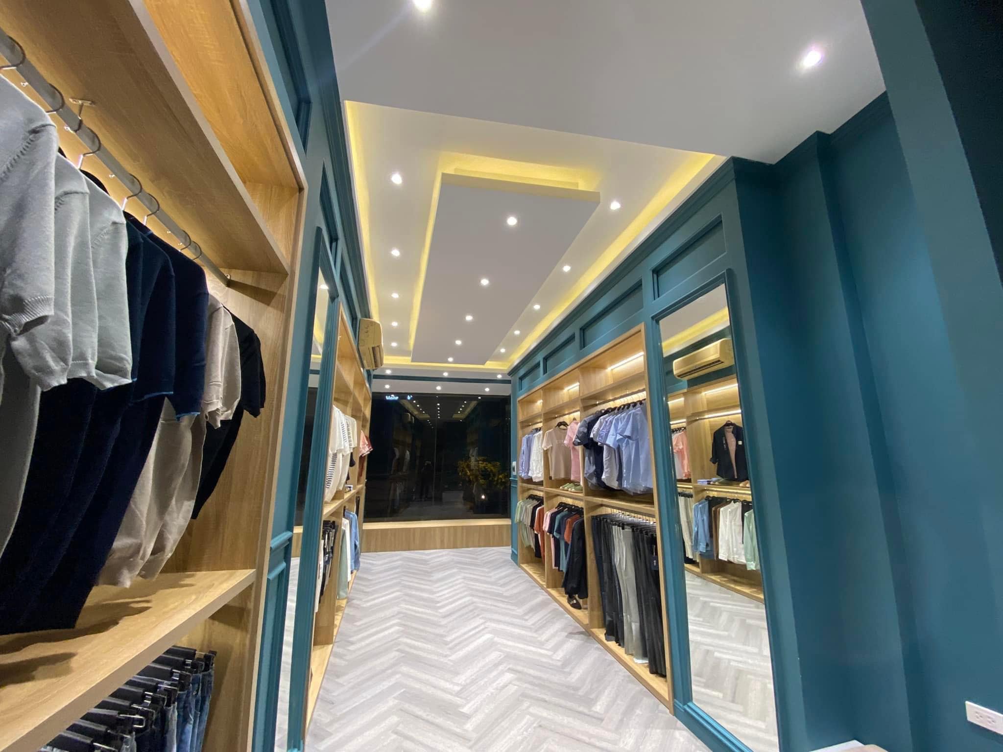 Bán nhà mặt phố Kim Mã - Kinh Doanh bất châp - Phố Vip - Vỉa hè - Đường Rộng thênh thang - gần 28