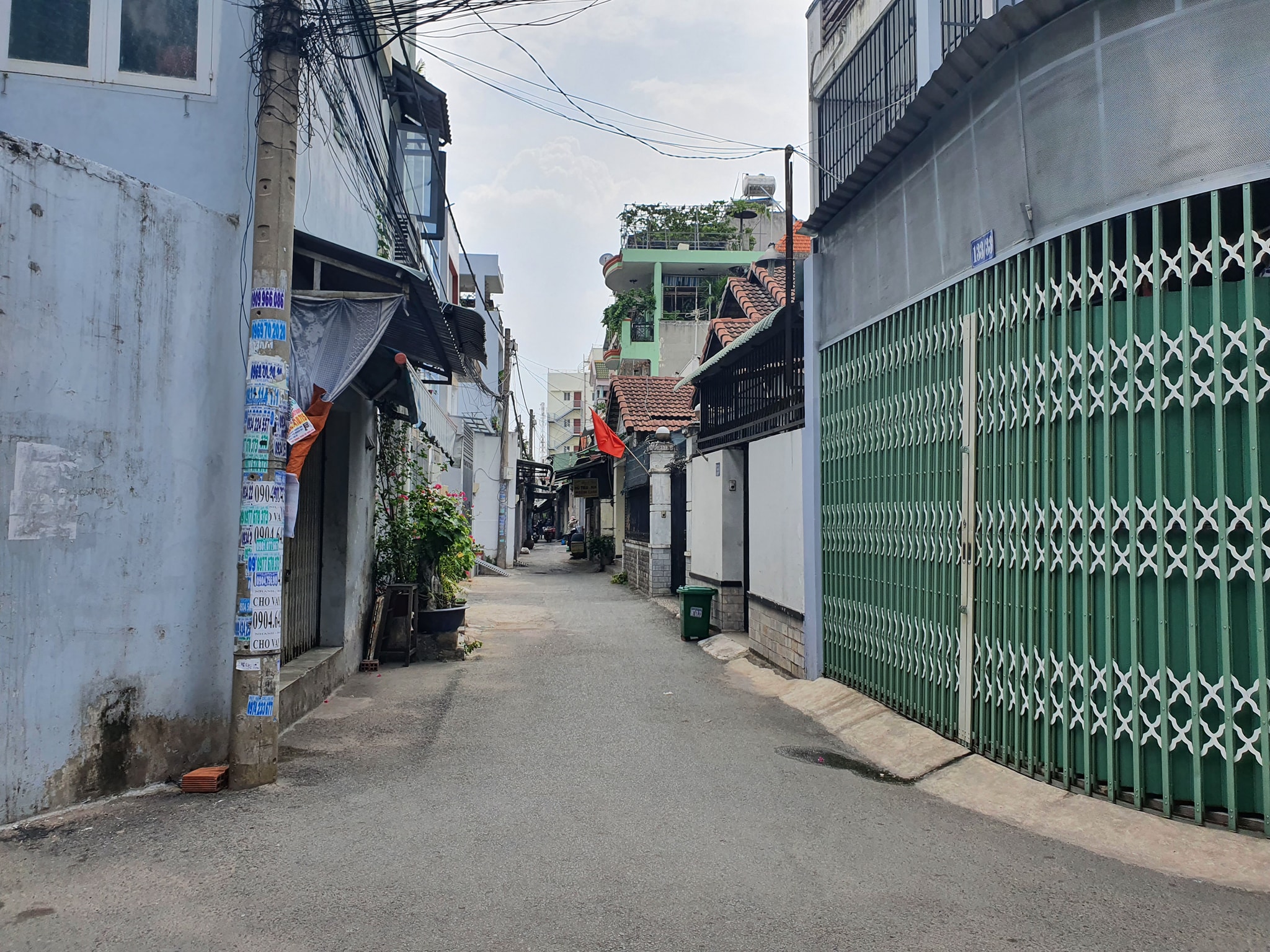 Kẹt bank bán gấp nhà đường số quận 9, 3 tỷ 050, 2 tầng, ngang 4m, 50m2