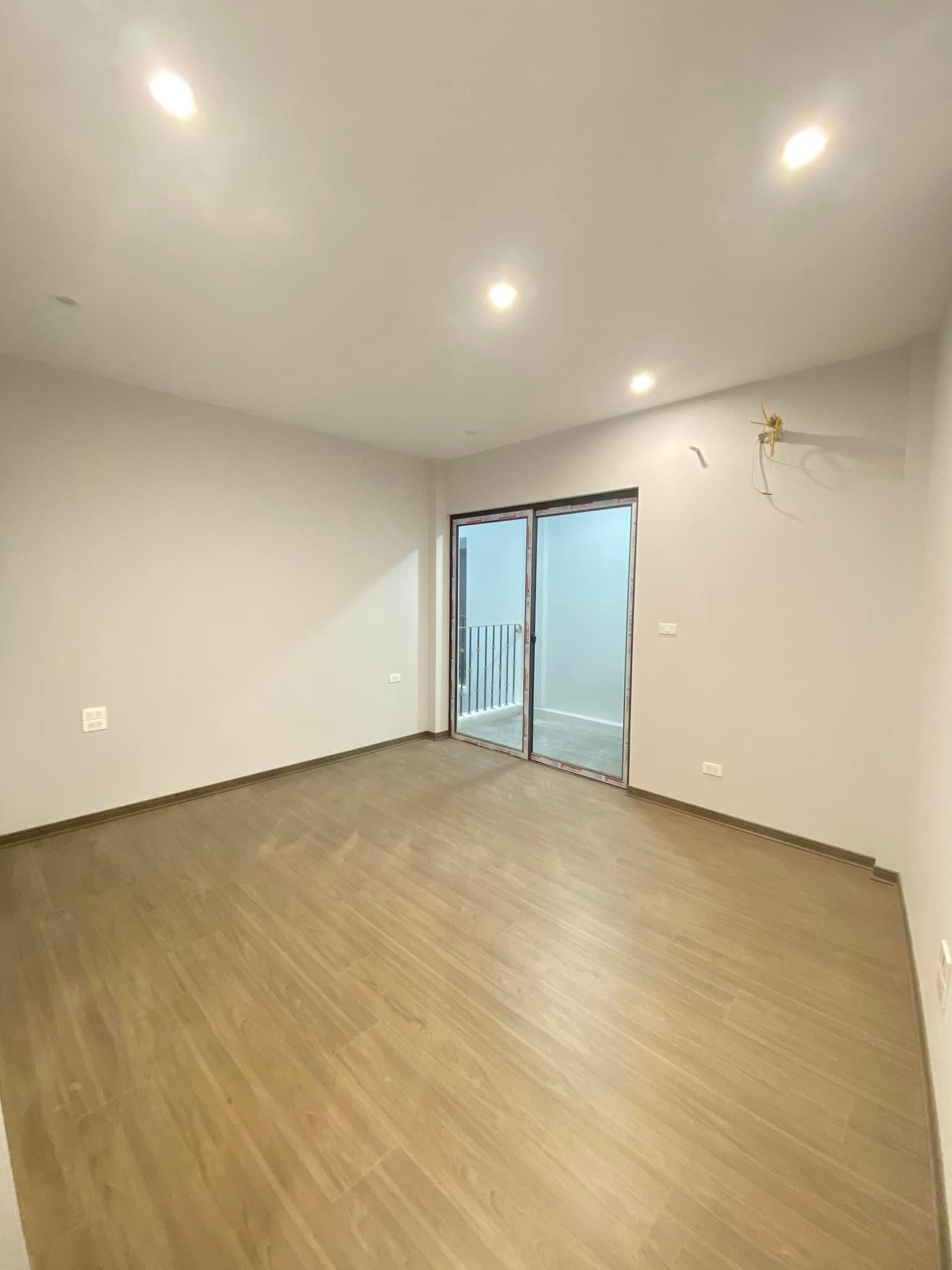 BÁN NHÀ XUÂN LA 3.94 TỶ 40M2 5T MT 3.12M- NGÕ THÔNG – OTO ĐỖ CỬA – NHÀ MỚI – KINH DOANH ĐỈNH