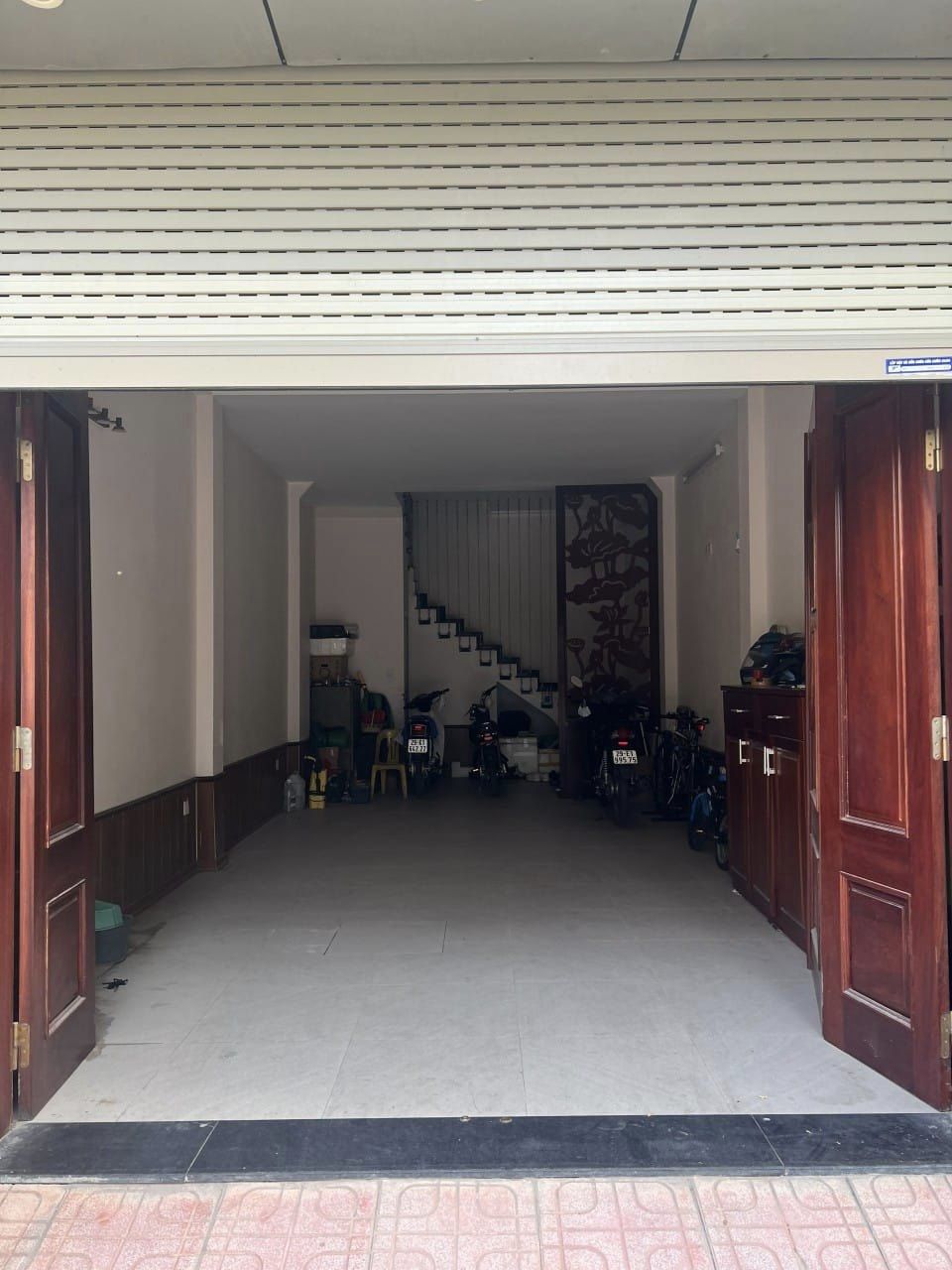 Cho thuê nhà riêng ở cạnh chung cư Him Lam- Thạch Bàn, ô tô để trong nhà.