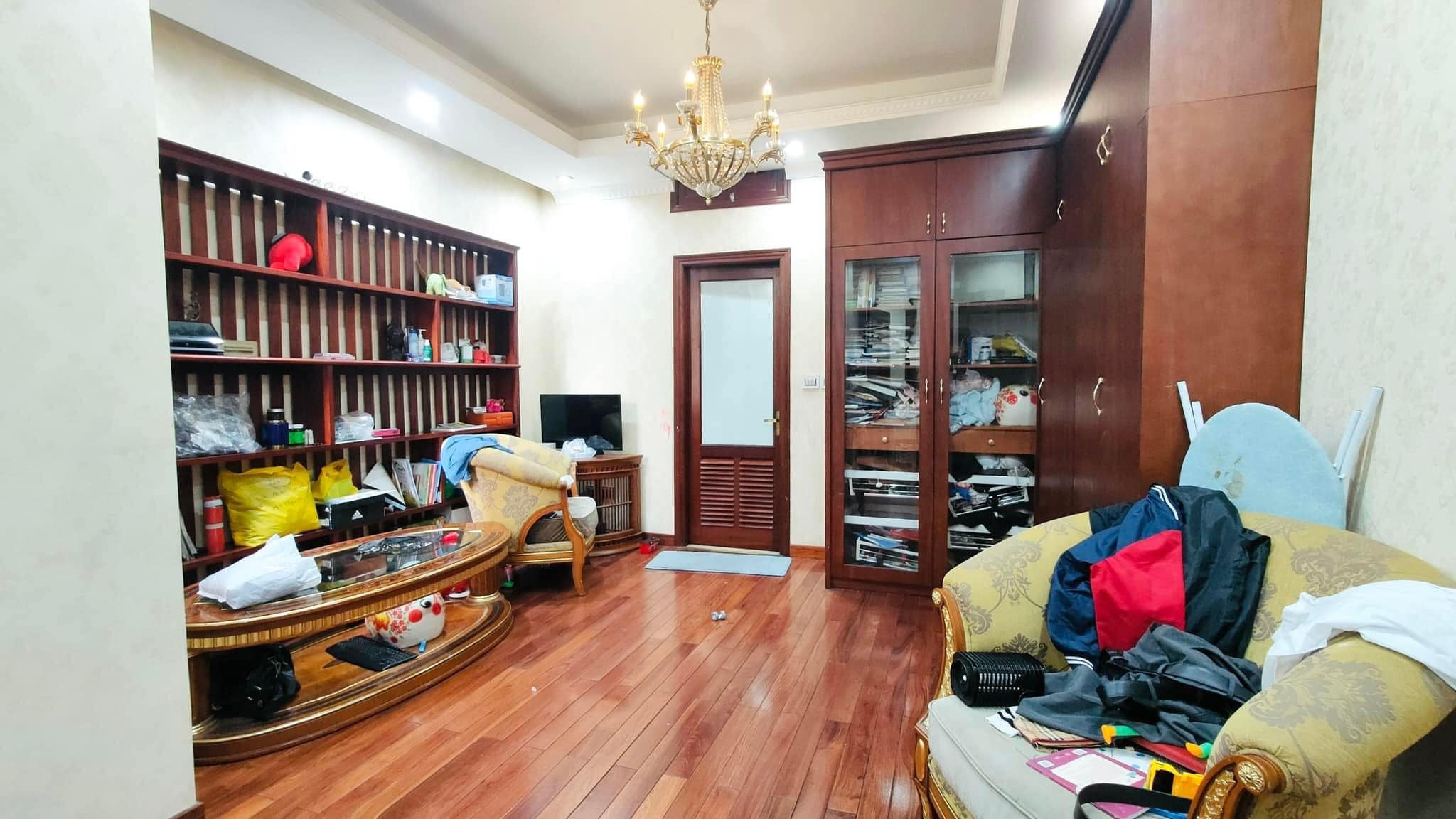 Bán nhà đường Lý Nam Đế Hoàn Kiếm, mặt tiền gần 10m