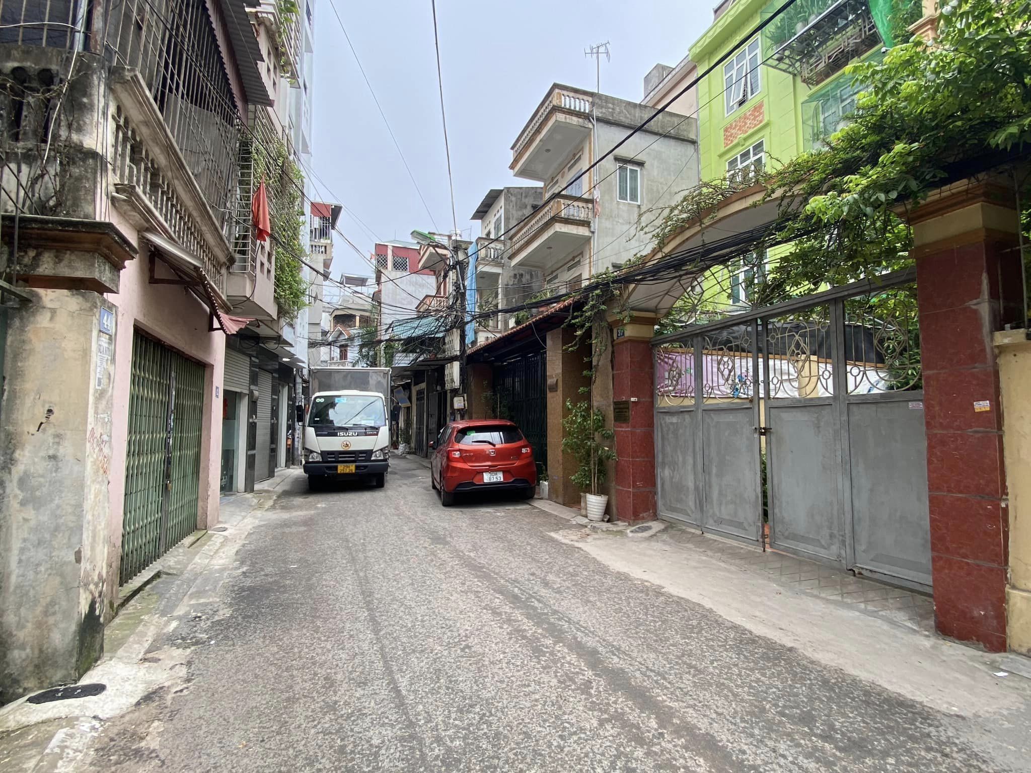 NHÀ TÂN MAI-Ô TÔ TẢI ĐỖ CỬA-LÔ GÓC MỚI XÂY-KINH DOANH-34M2-6T-CHỈ 6.85 TỶ.