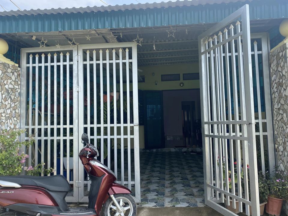 Cần bán nhà 2 tầng ở ngay cầu c9, xã Thanh Yên, huyện Điện Biên.