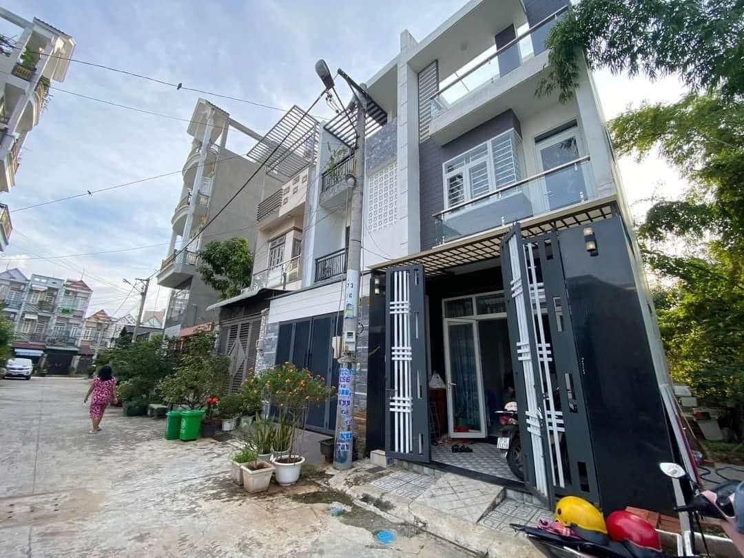 Ngộp Bank - 3 Tầng 4.2 x 15 HXH Lê Thị Riêng P Thới An Q12 Nhỉnh 4 Tỷ