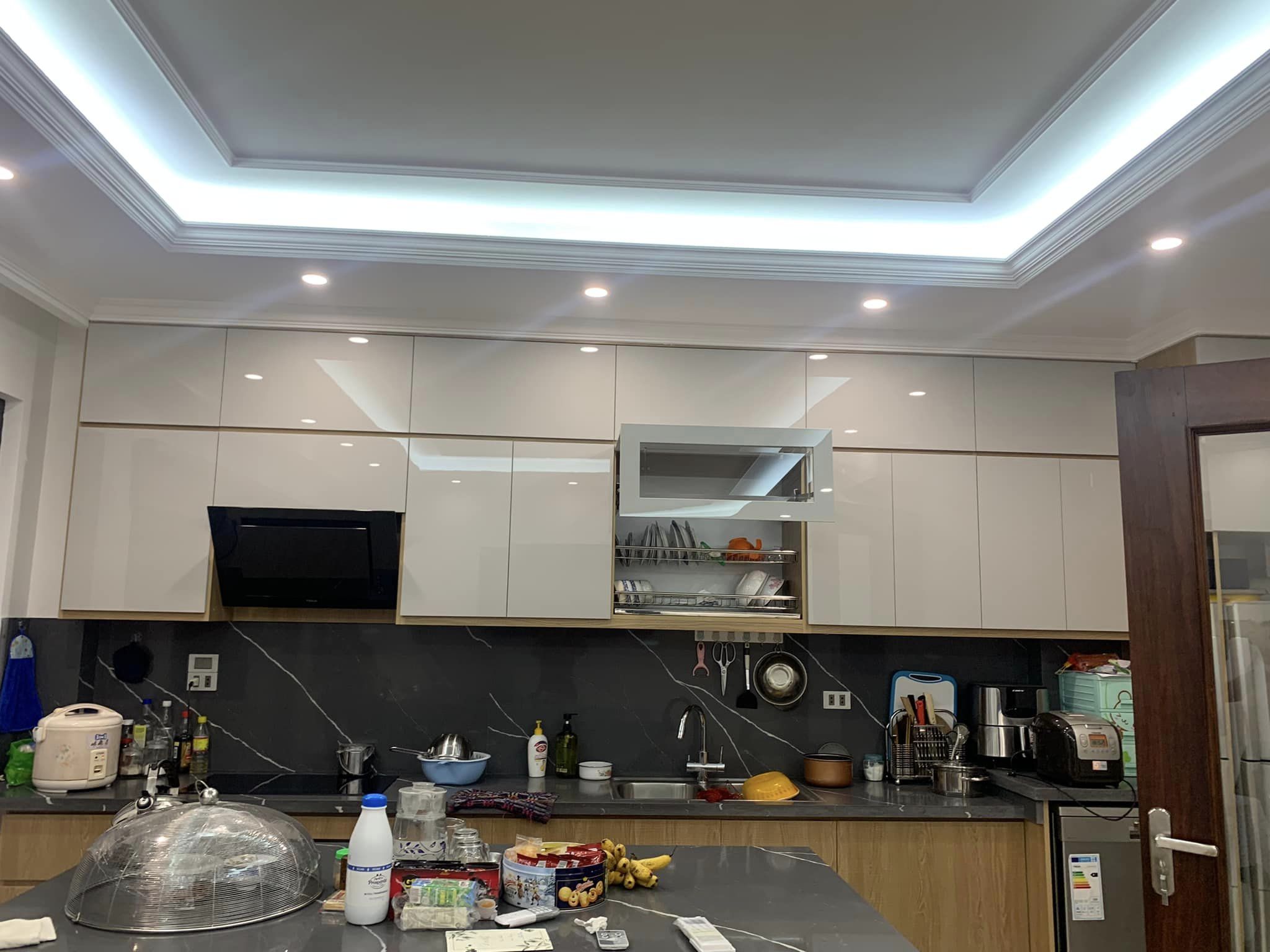 Bán nhà mặt phố Quan Hoa, Cầu GIấy, kinh doanh đa dạng, nhà dân xây, gara ô tô, thang máy, ở, đầu tư giữ tiền, cho thuê.