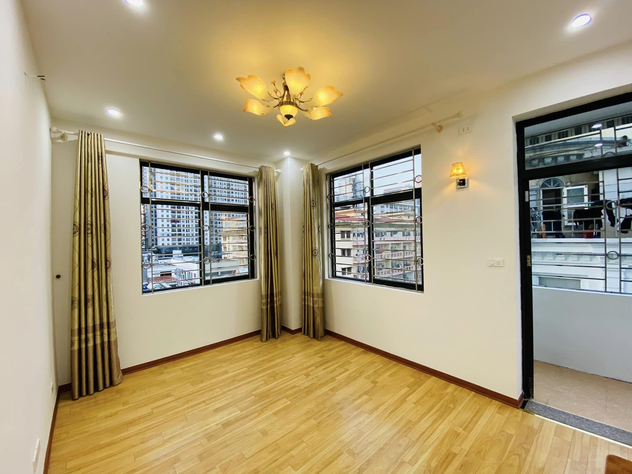 Lô góc, 190 Nguyễn Tuân TT quận Thanh Xuân, căn hộ CC DT 95m, 2 ngủ, 2VS, giá bán 3 tỷ