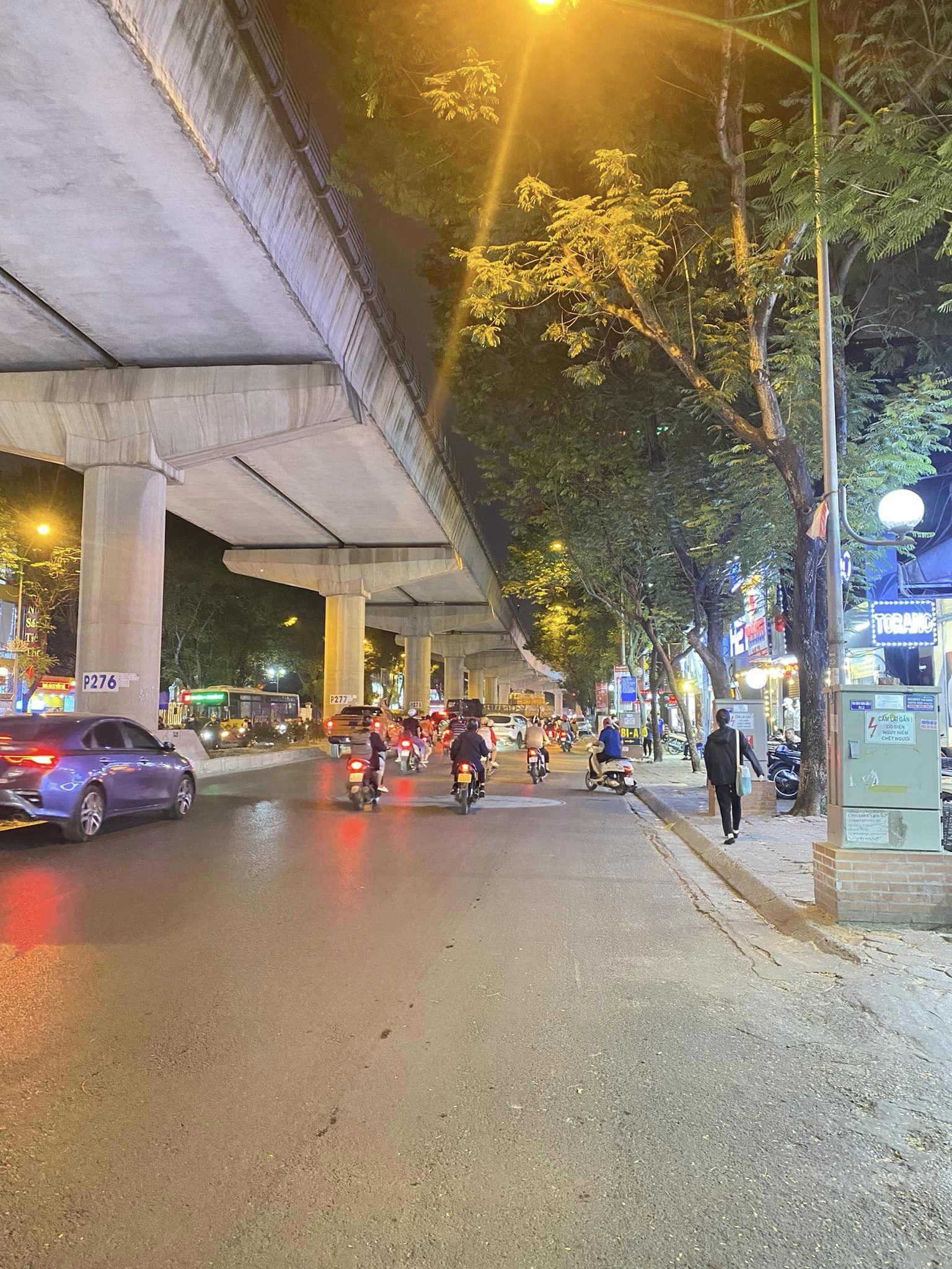 CỰC SỐC- MẢNH ĐẤT HIẾM-Lô Góc, Mặt Phố Cầu Giấy:60m2, MT 5.6m- Giá 23.5 Tỷ, Mảnh Đất Vuông, Phù Hợp Xây 7-8 Tầng.