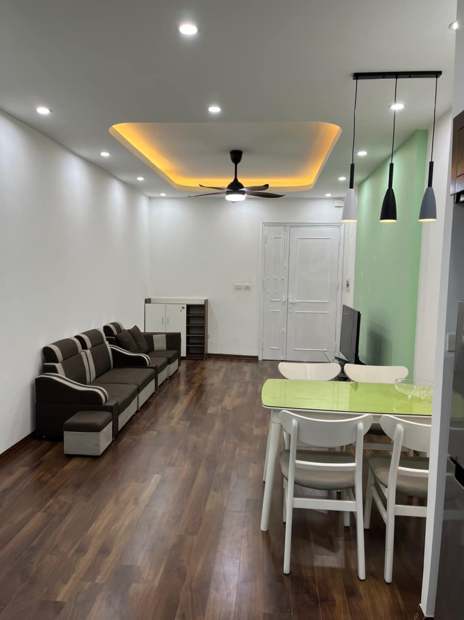 Bán nhà Hoa Bằng- Cầu Giấy, 34x5T, MT4m, nhà mới đẹp vuông vắn, ba bước chân ra ô tô, 3.8 tỷ