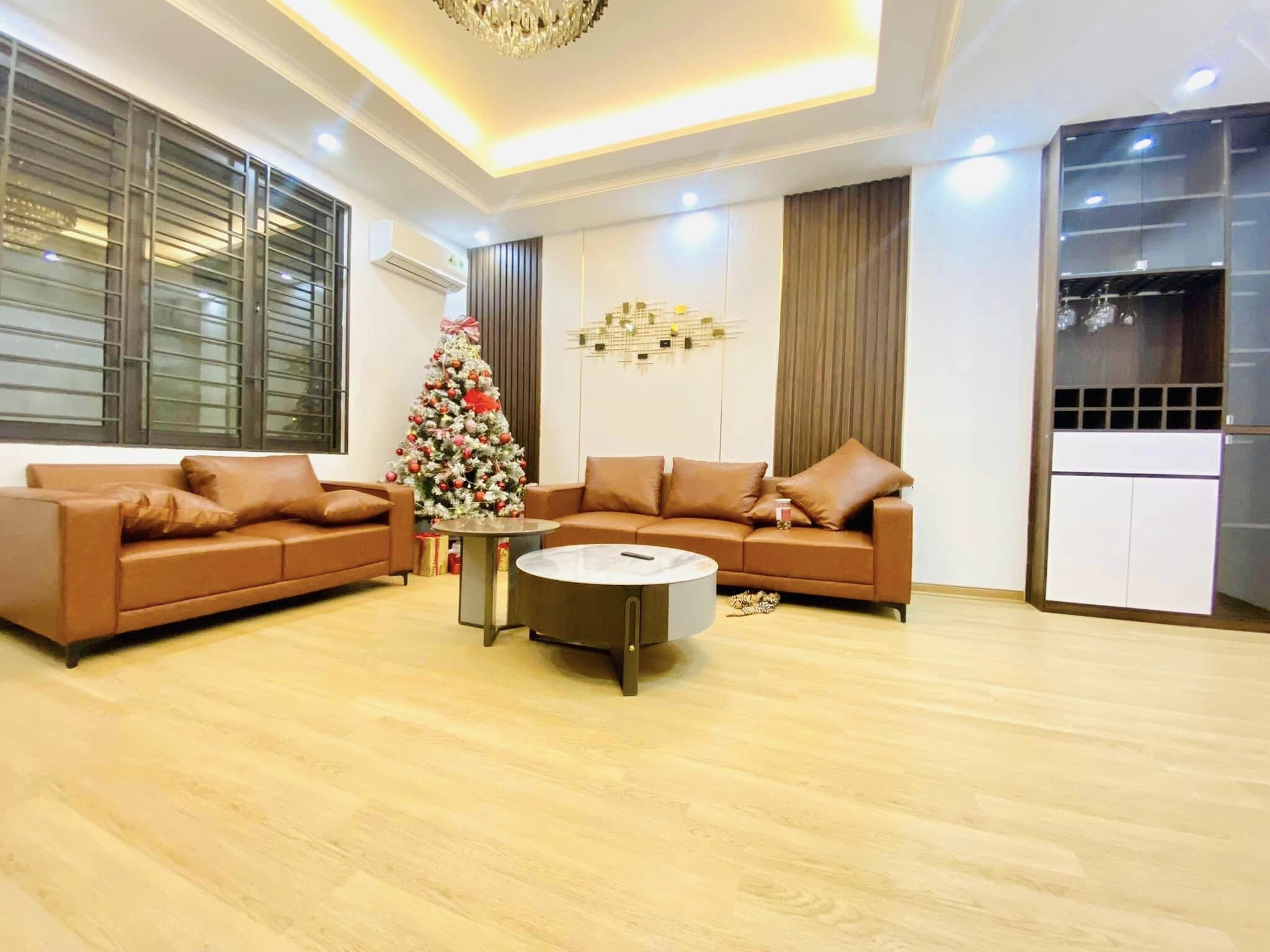 Bán nhà Nghĩa Tân - Cầu Giấy, 10m ô tô, chắc chắn, thoáng, dt 50m, 4.4 tỷ