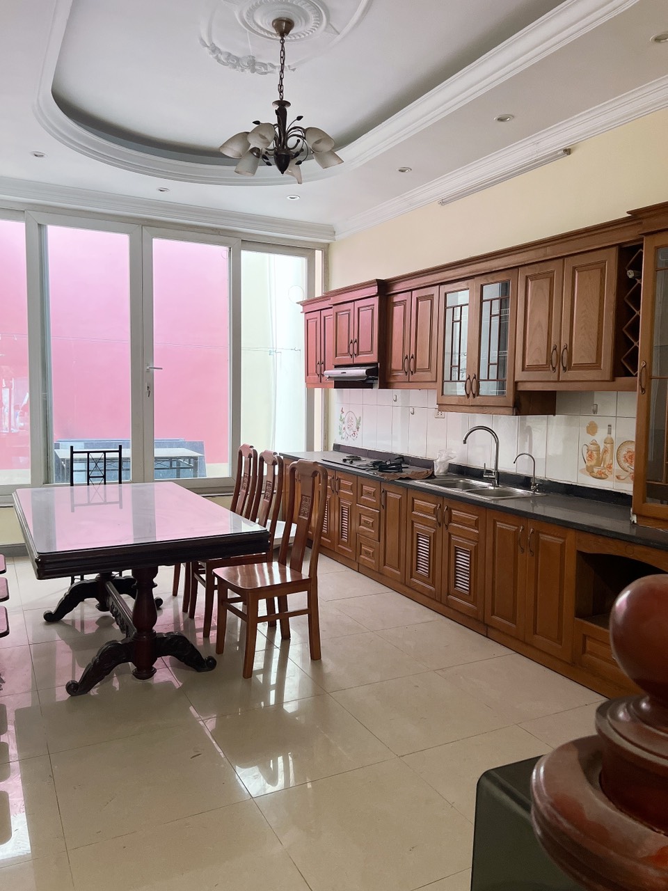 Cho thuê nhà nguyên căn tại Bắc Cầu, Ngọc Thuỵ. Có gara ô tô giá rẻ.