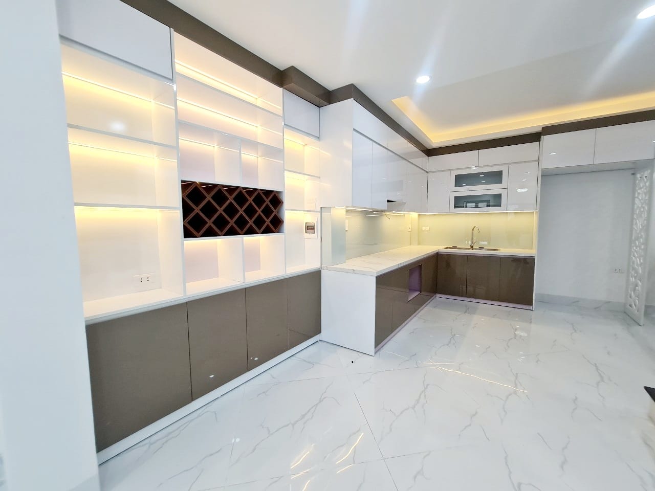 Bán nhà Nguyễn Phong Sắc - Cầu Giấy, sổ đẹp, mới xây, ngõ ba gác, 38m, 4.25 tỉ