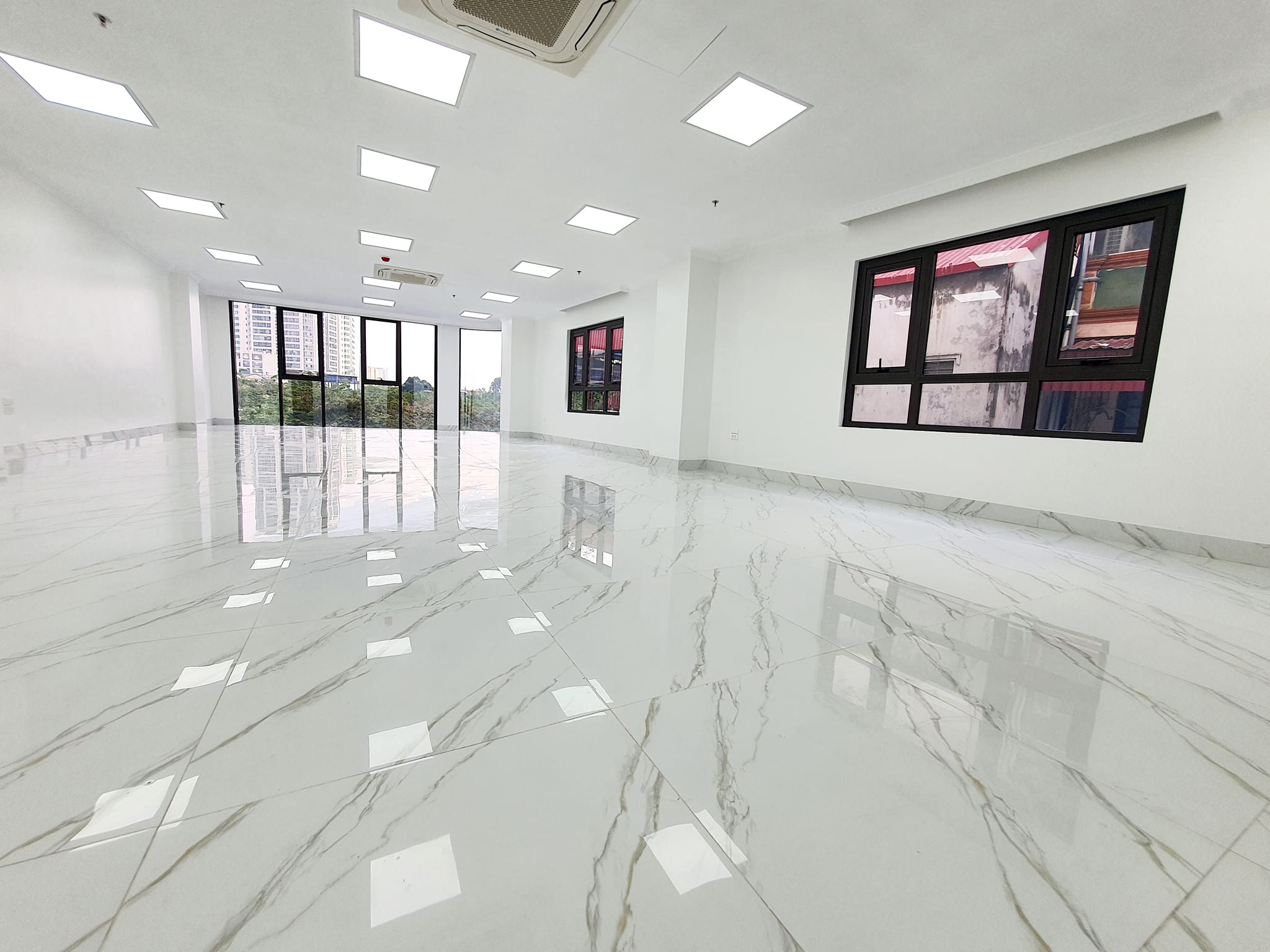 BÁN NHÀ NGÕ 515 HOÀNG HOA THÁM, BA ĐÌNH, NHÀ MỚI, 5 TẦNG, Ở NGAY, CỰC GẦN PHỐ