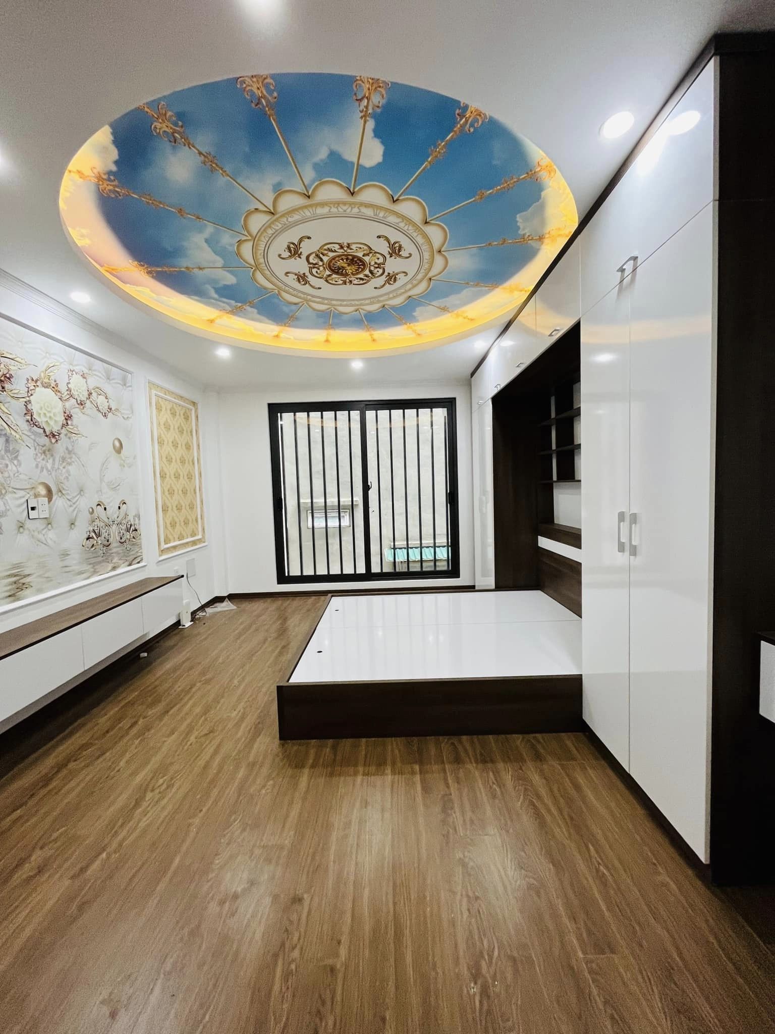 BÁN NHÀ HÀO NAM 5.6 TỶ 45M2 6T MT 3.8M-SIÊU ĐẸP-SÂN MÊNH MÔNG-NỘI THẤT CHÂU ÂU -AN NINH TỐT