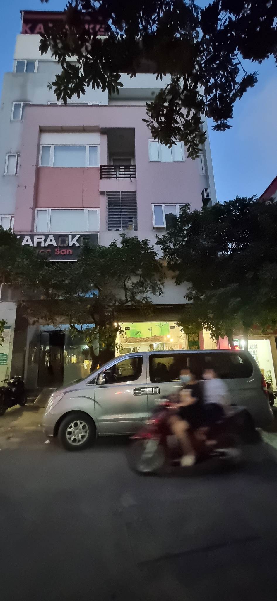BÁN NHÀ NGÕ 15 HOÀNG CẦU, QUẬN ĐỐNG ĐA, PHÂN LÔ - TOÀ 7 TẦNG THANG MÁY - GARA 2 Ô TÔ - VỈA HÈ - NGÕ THÔNG - KINH DOANH.