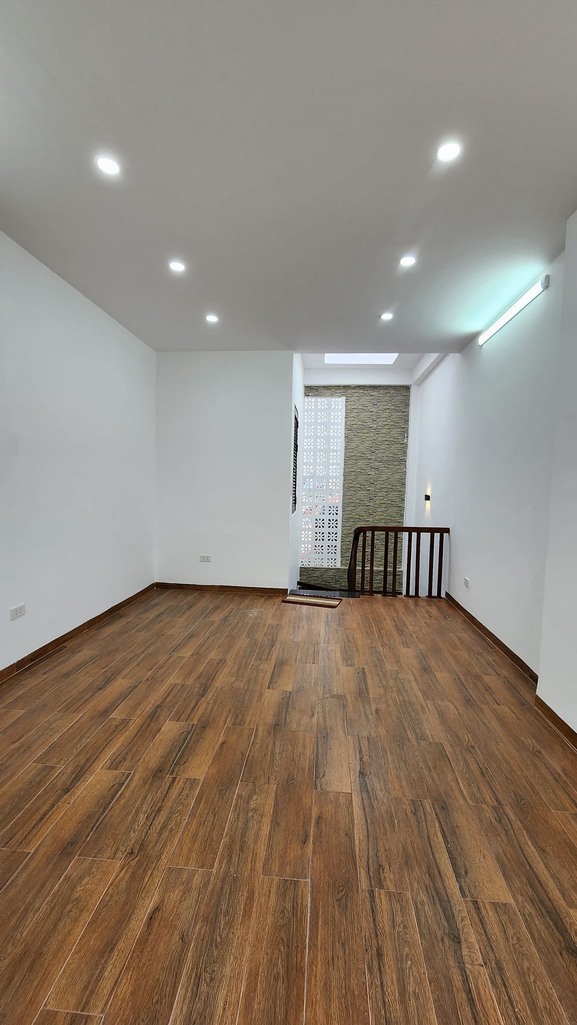 BÁN NHÀ VÕNG THỊ 6.35 TỶ 40M2 7T MT 6M- THANG MÁY – GẦN HỒ - NGÕ THÔNG – NHÀ ĐẸP