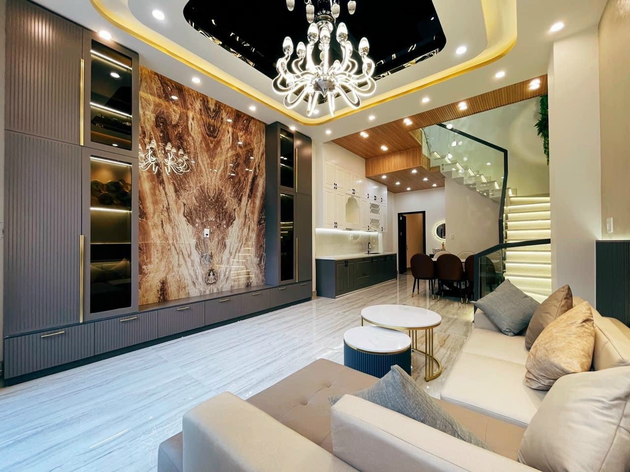 Nguyễn Công Hoan, diện tích lớn, sát bến xe, oto, 120m2, 2 tầng, nhỉnh 3 tỷ.