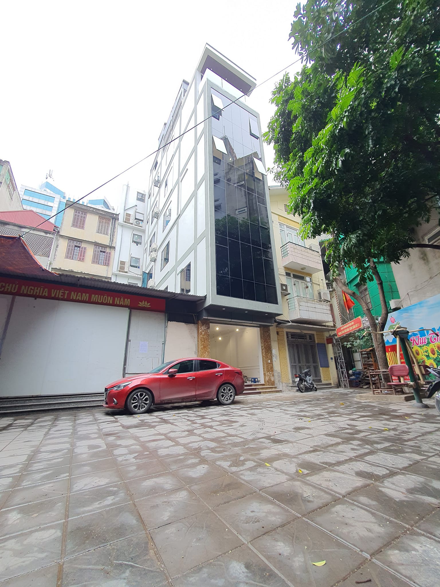 Bán Văn Phòng Phố Duy Tân -Quận Cầu Giấy- Trước nhà là sân chơi hơn 600m2