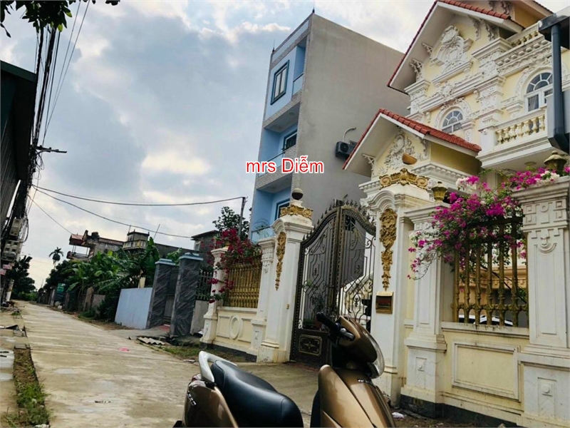 Giá 2.1 tỷ, Mrs Diễm cần bán 48m đất có nhà 2 tầng ngay chân cầu Nhật Tân. Ngọc Giang, Vĩnh Ngọc, Đông