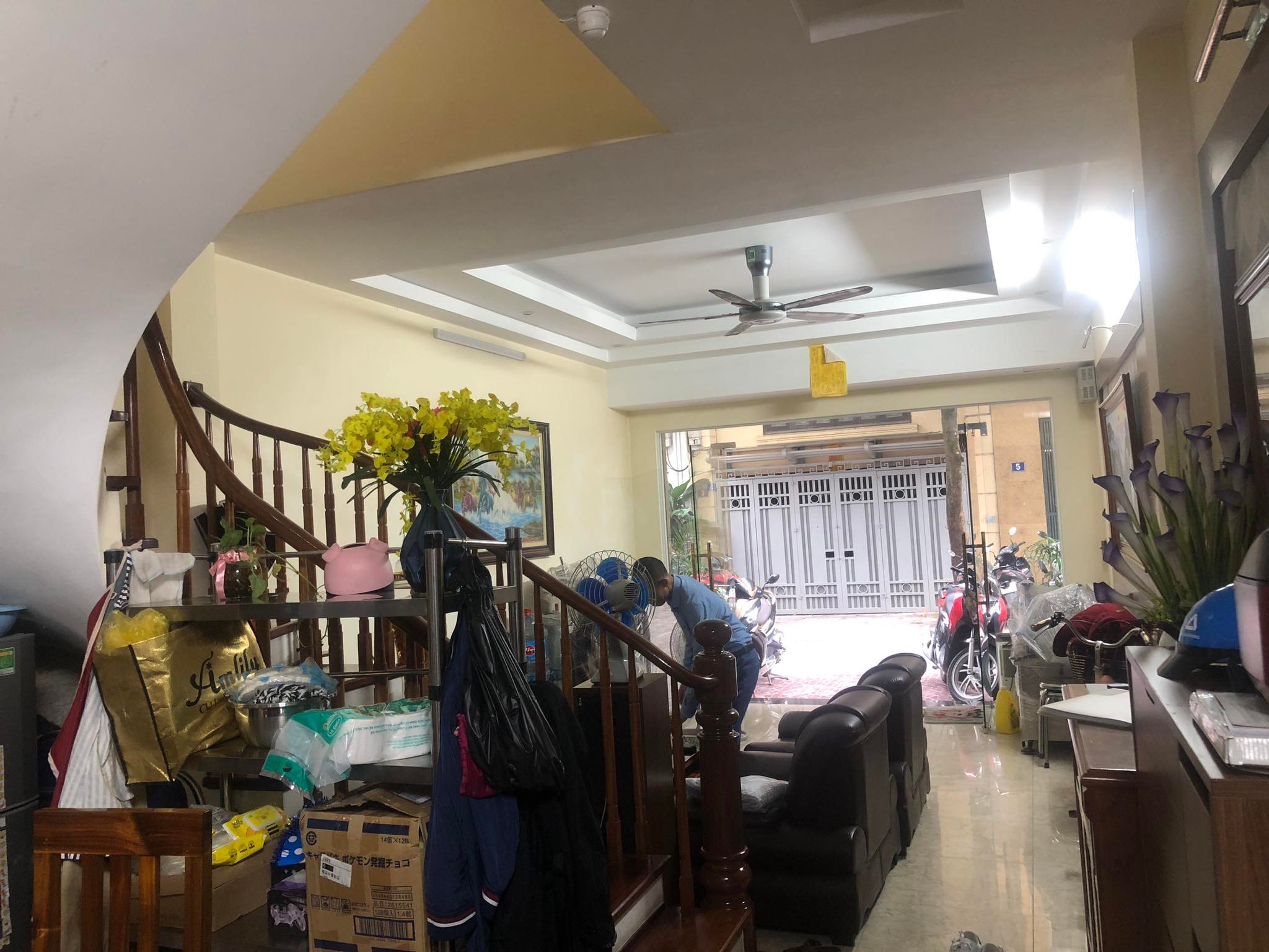 Bán nhà mặt ngõ ô tô vào nhà – Mạc Thái Tổ (Q. Cầu Giấy). DT 50 m2. 5T. SĐCC. Giá 16 Tỷ.