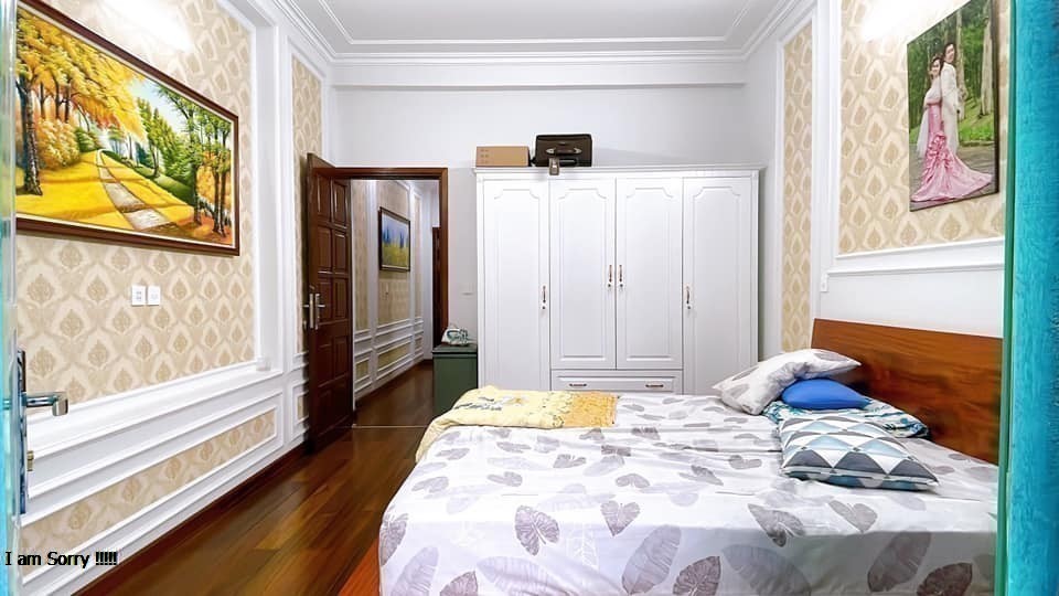 Bán nhà Ngọc Lâm, ở ngay, 3 bước 2 mặt phố ô tô tránh, 70m cầu Chương Dương, 7 chỗ đỗ cửa.