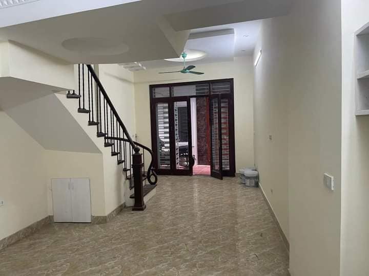 Cần cho thuê nhà tại Ngọc Thuỵ, nhà mới tinh giá rẻ 7tr/tháng.