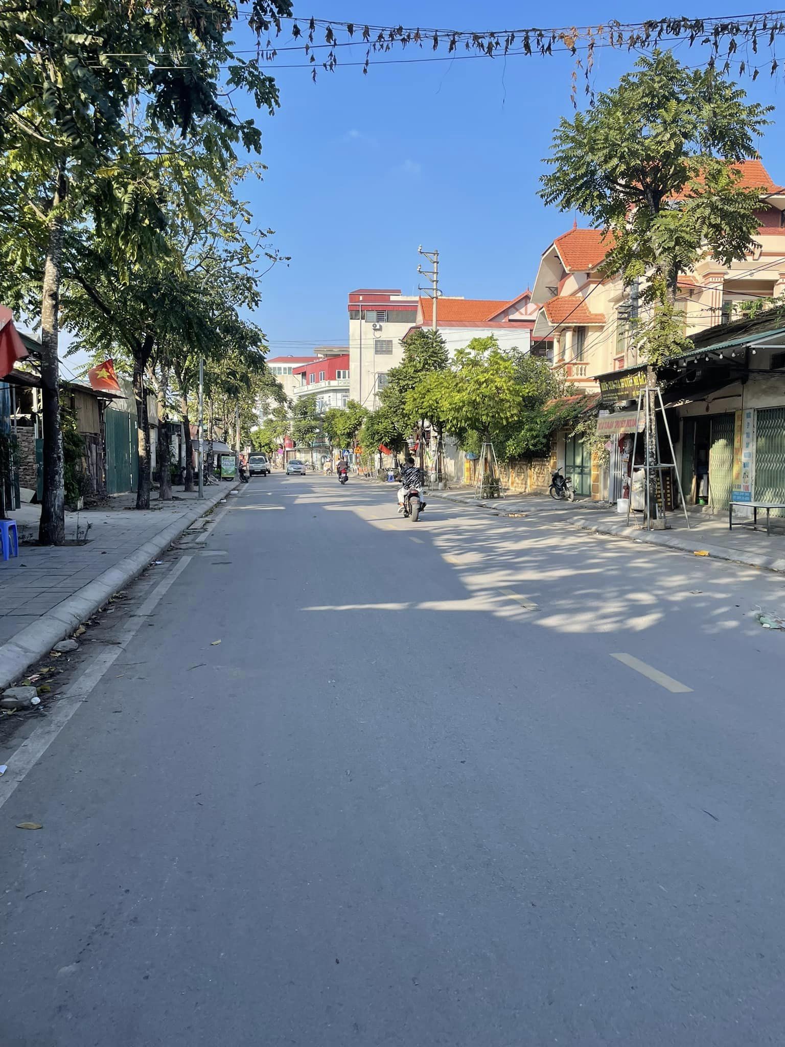 Bán Nhà Thịnh Liệt , Hoàng Mai , Ô Tô Đỗ , Gần Phố , Dân Xây Vuông Vắn , DT 48m2 Giá 3.6 TỶ