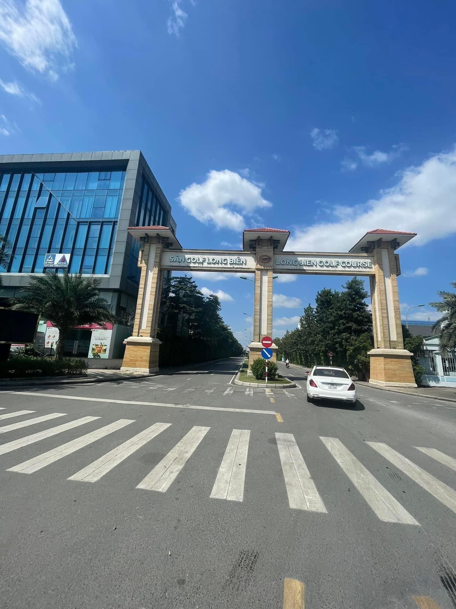 MẢNH ĐẤT VÀNG KHU PHÂN LÔ HÀNG KHÔNG CỰC ĐẸP, PHÂN CHO CÁN BỘ CAO CẤP VÀ PHI CÔNG Ở NGAY CỔNG SÂN GOLF LONG BIÊN, DÃY