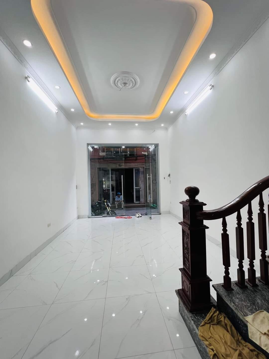 BÁN NHÀ NGÕ 2 GIẢNG VÕ QUẬN BA ĐÌNH DIỆN TÍCH 45M MẶT TIỀN 4,2M 5 TẦNG KINH DOANH ĐỈNH. GIÁ CHỈ 10 TỶ