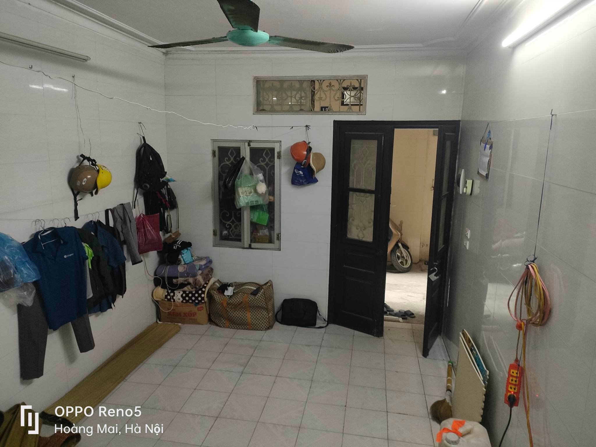 Bán Nhà Hoàng Mai , Gần Phố , Ngõ To , Ô Tô Đỗ Cổng , Sổ ĐỎ Nở Hậu DT 22m2 Giá 2.09 Tỷ