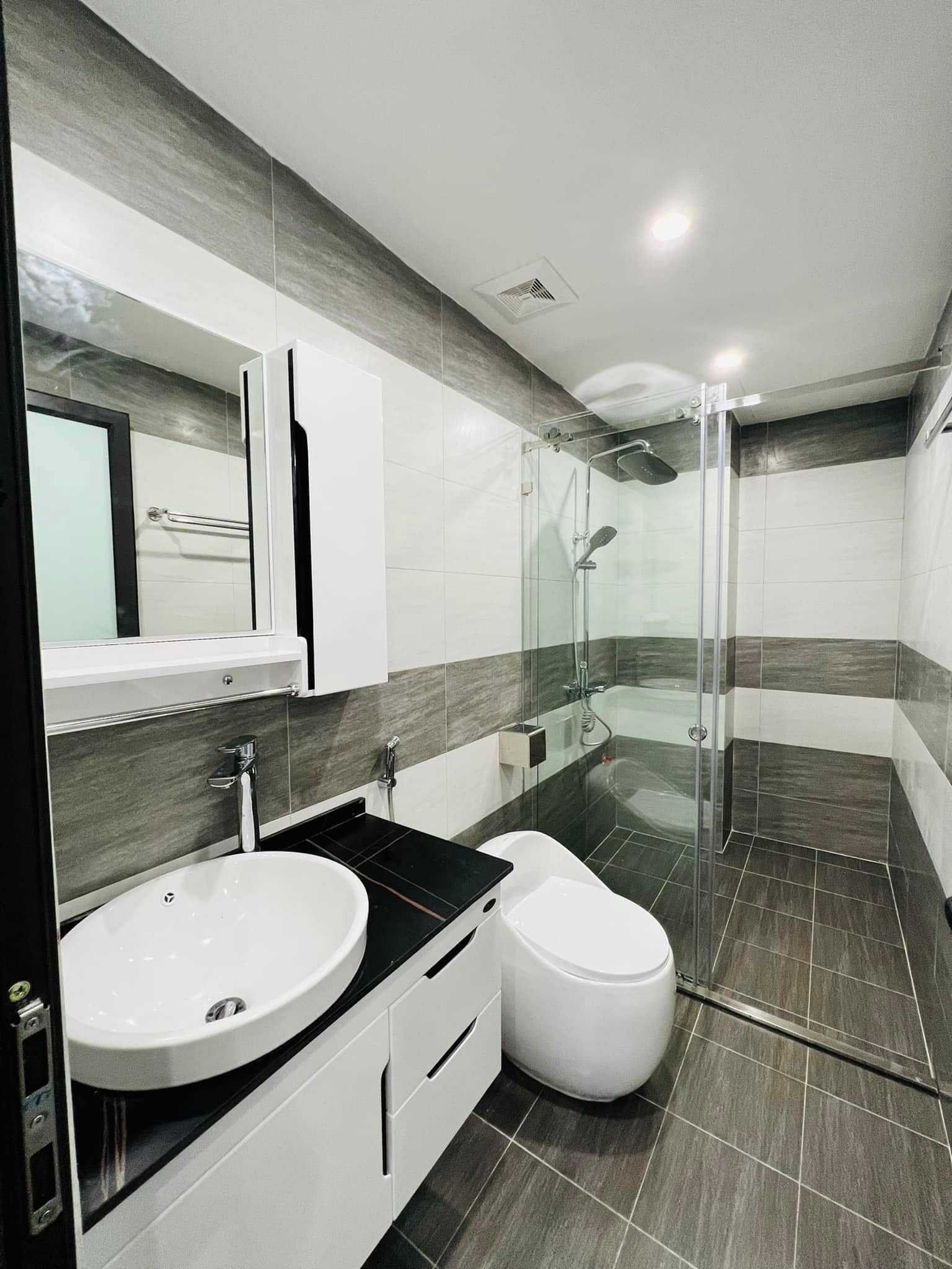 BÁN NHÀ NGÕ THỐNG NHẤT 6.8 TỶ 37M2 5T MT 3.7M – MẶT NGÕ – NGÕ RỘNG – KINH DOANH ĐỈNH – SIÊU ĐẸP