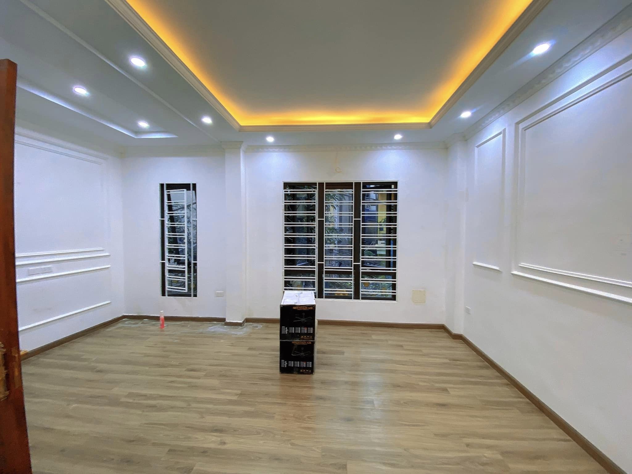 Dòng tiền đỉnh- nhà Nguyễn Khánh Toàn , 5m ô tô , thoáng, nông, dt 50m, 4,9 tỷ