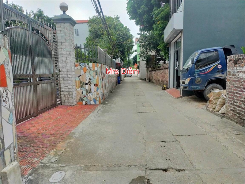 Giá chào 2.5 tỷ. Mrs Diễm cần bán 65.8m đất thực tế 85.8m ngay tại Du Nội, Mai Lâm, Đông Anh.